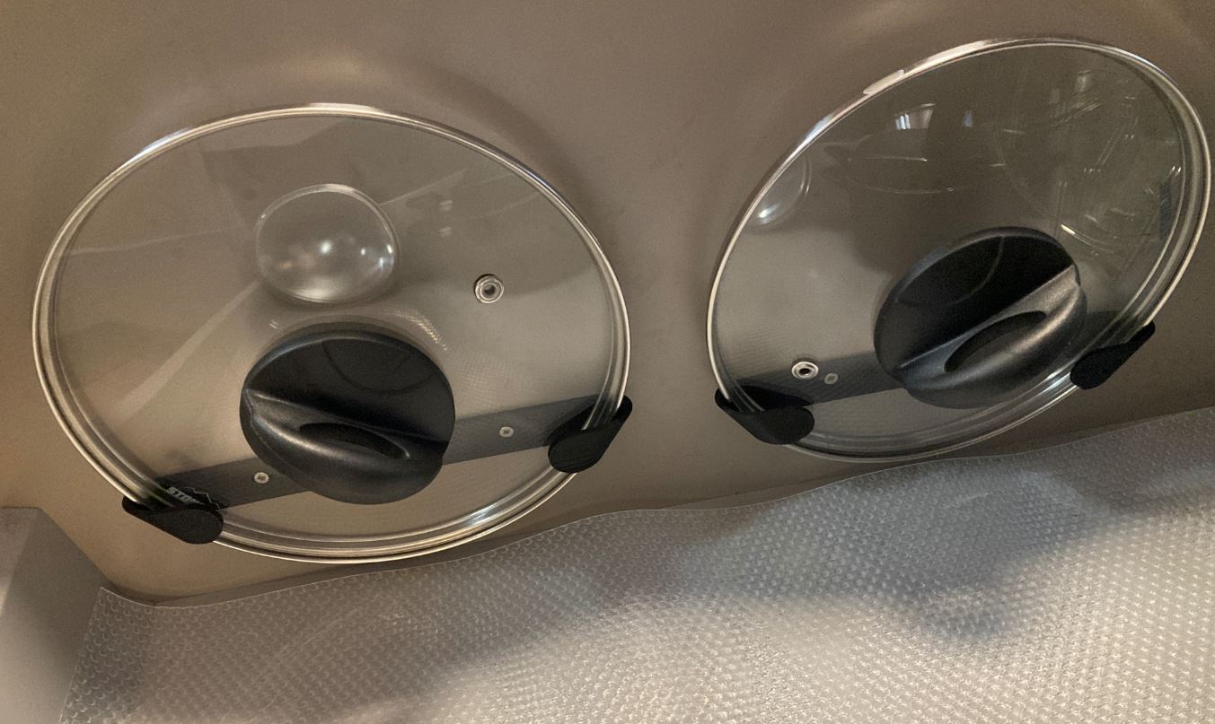 Kitchen pot lid holder
