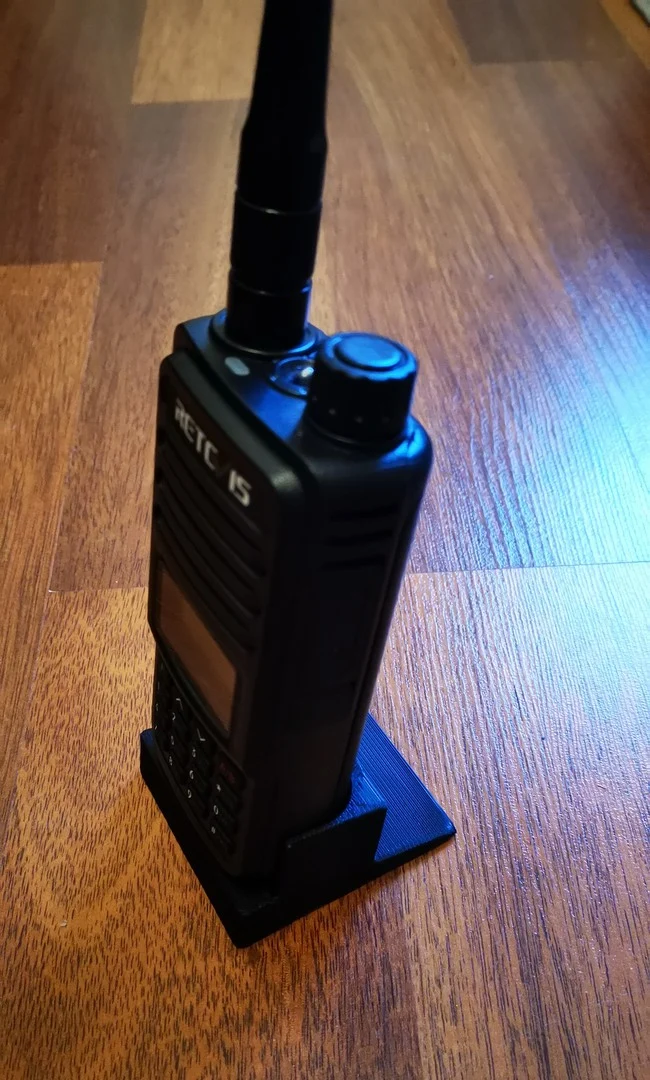 HAM Radio Retevis RT85 and TYT TH-UV88 stand