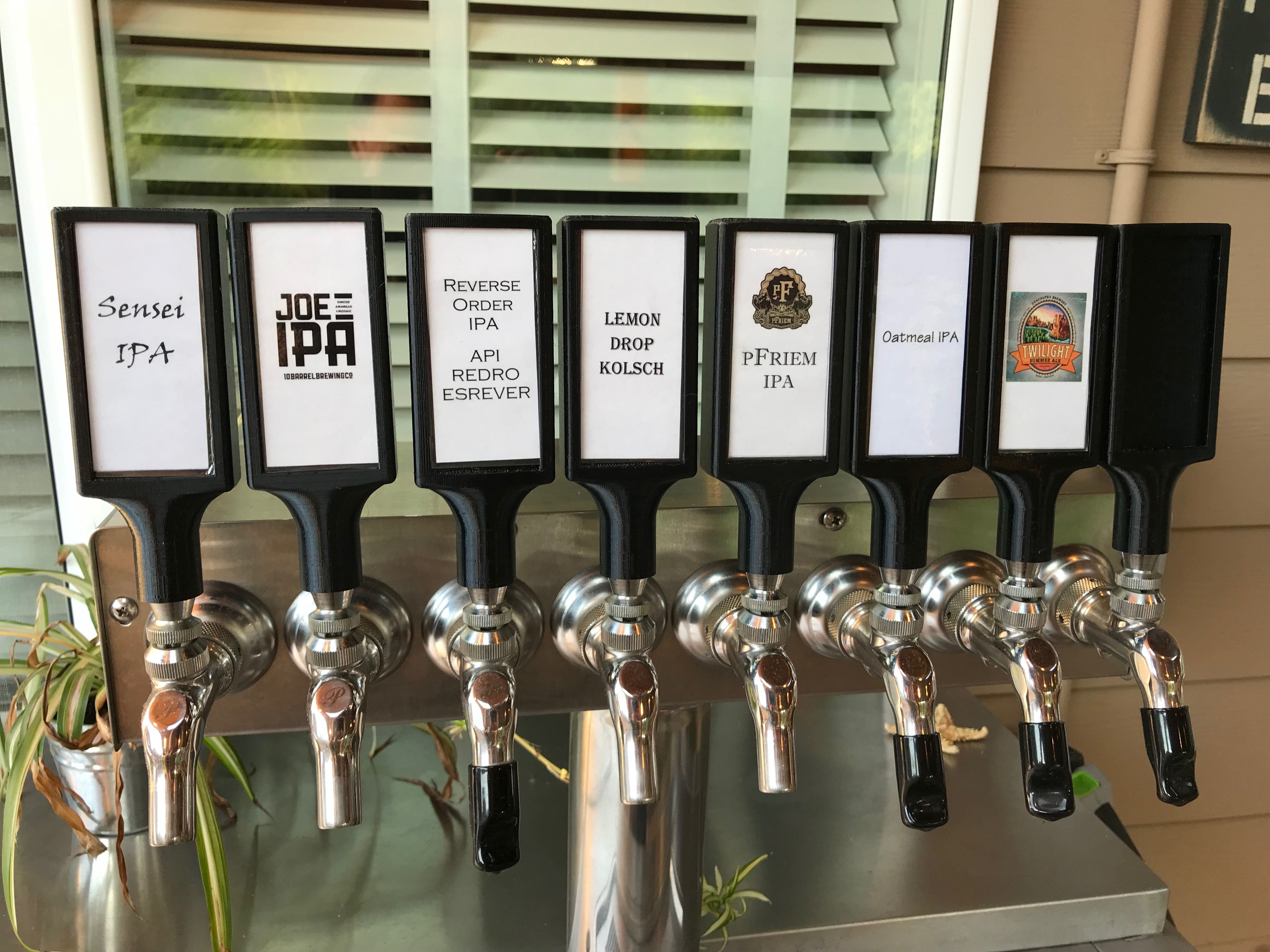 Narrow card tap handle