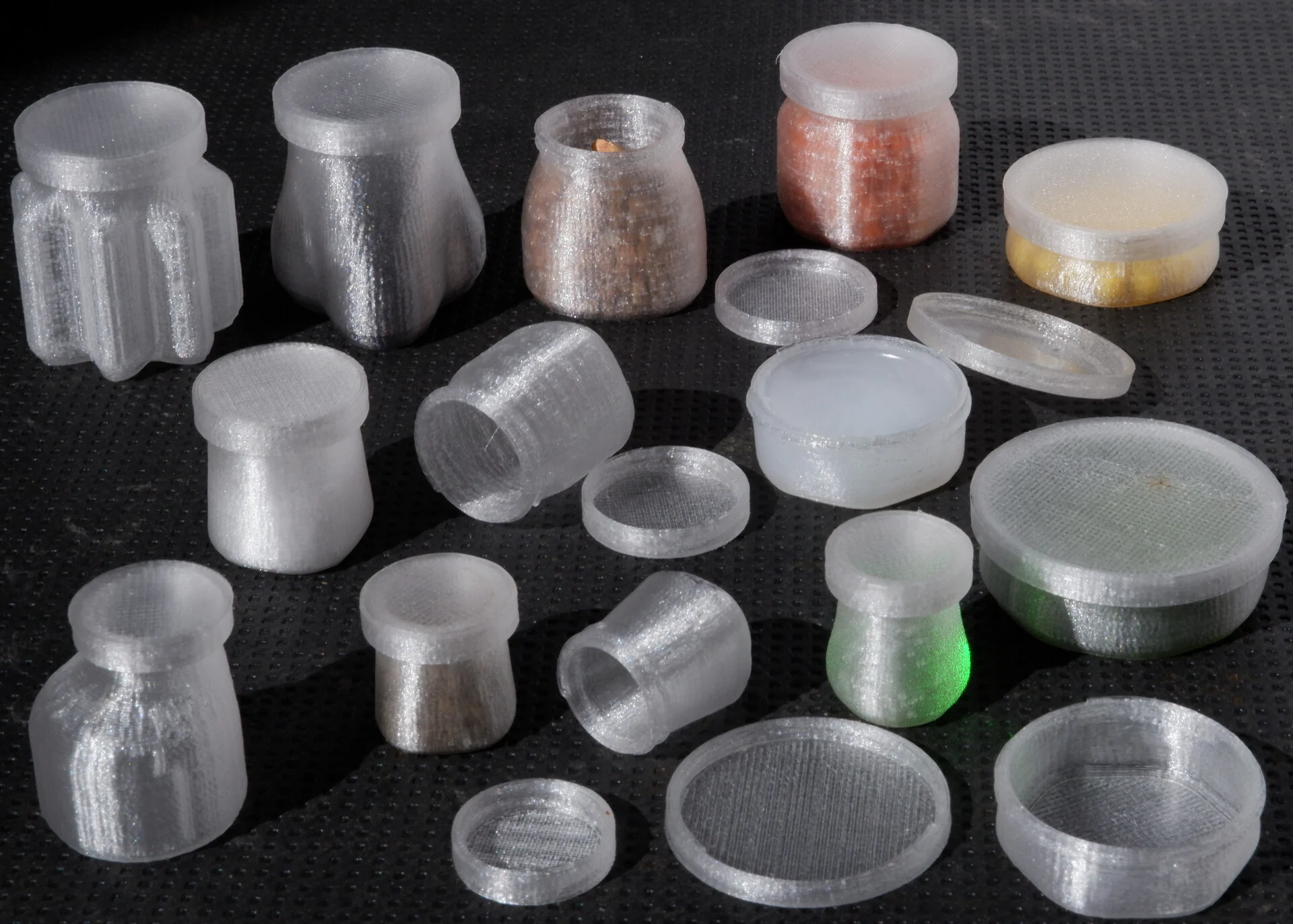 Customizable lightweight small jar/bottle with screw cap