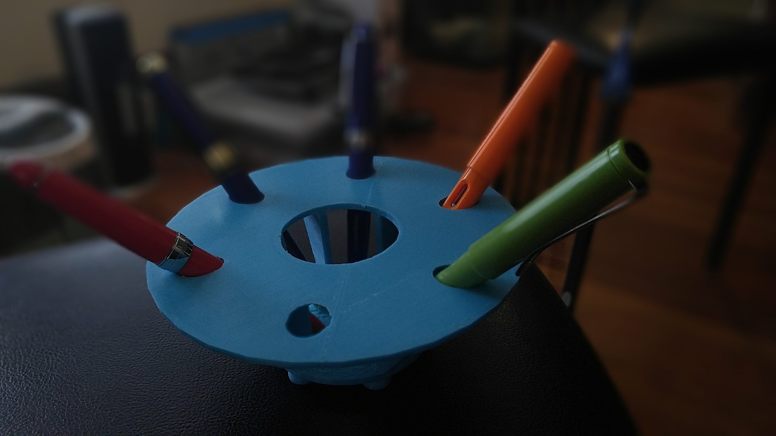 6 pen round stand