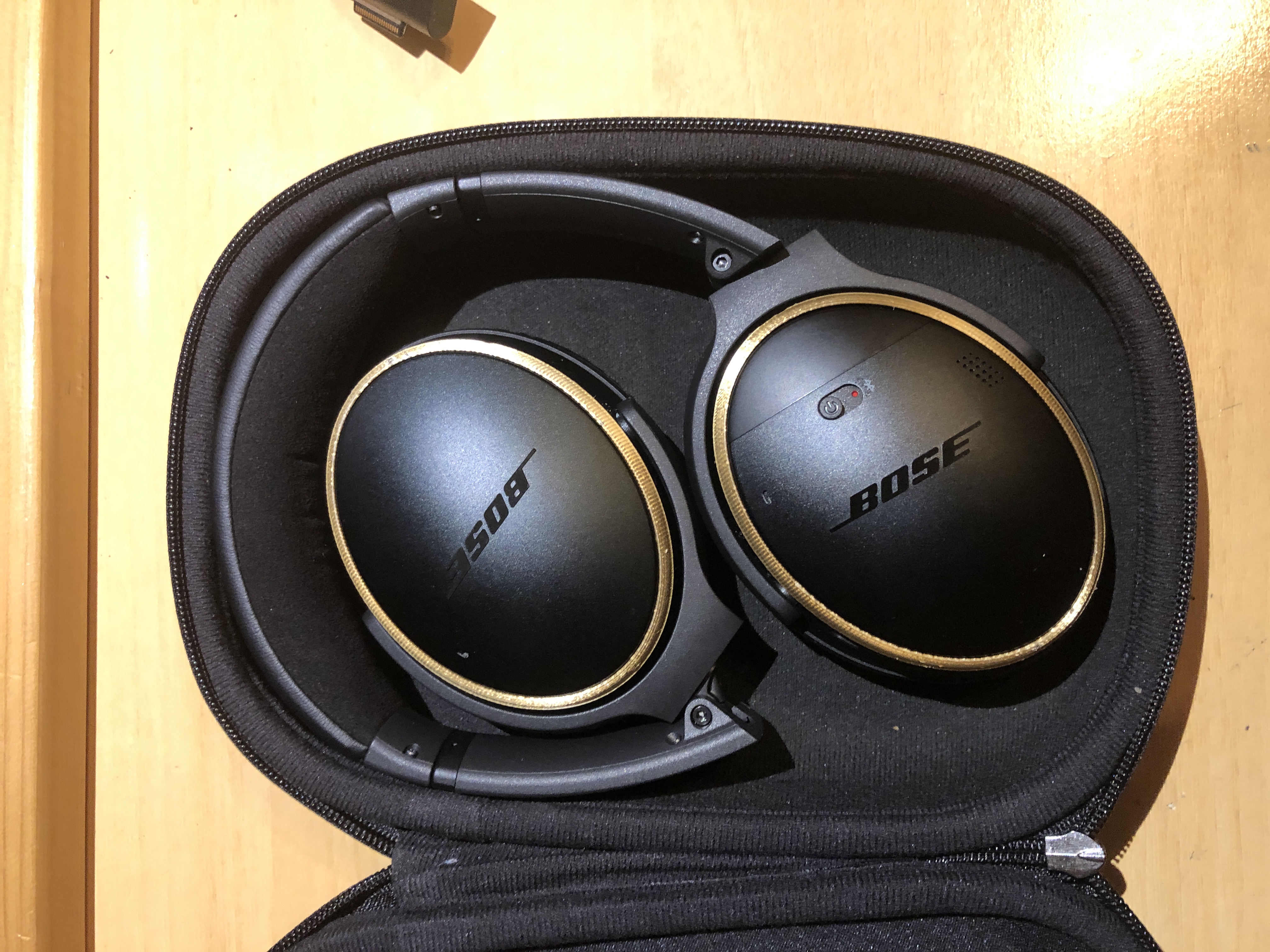 BOSE QC30 unique headphone rings