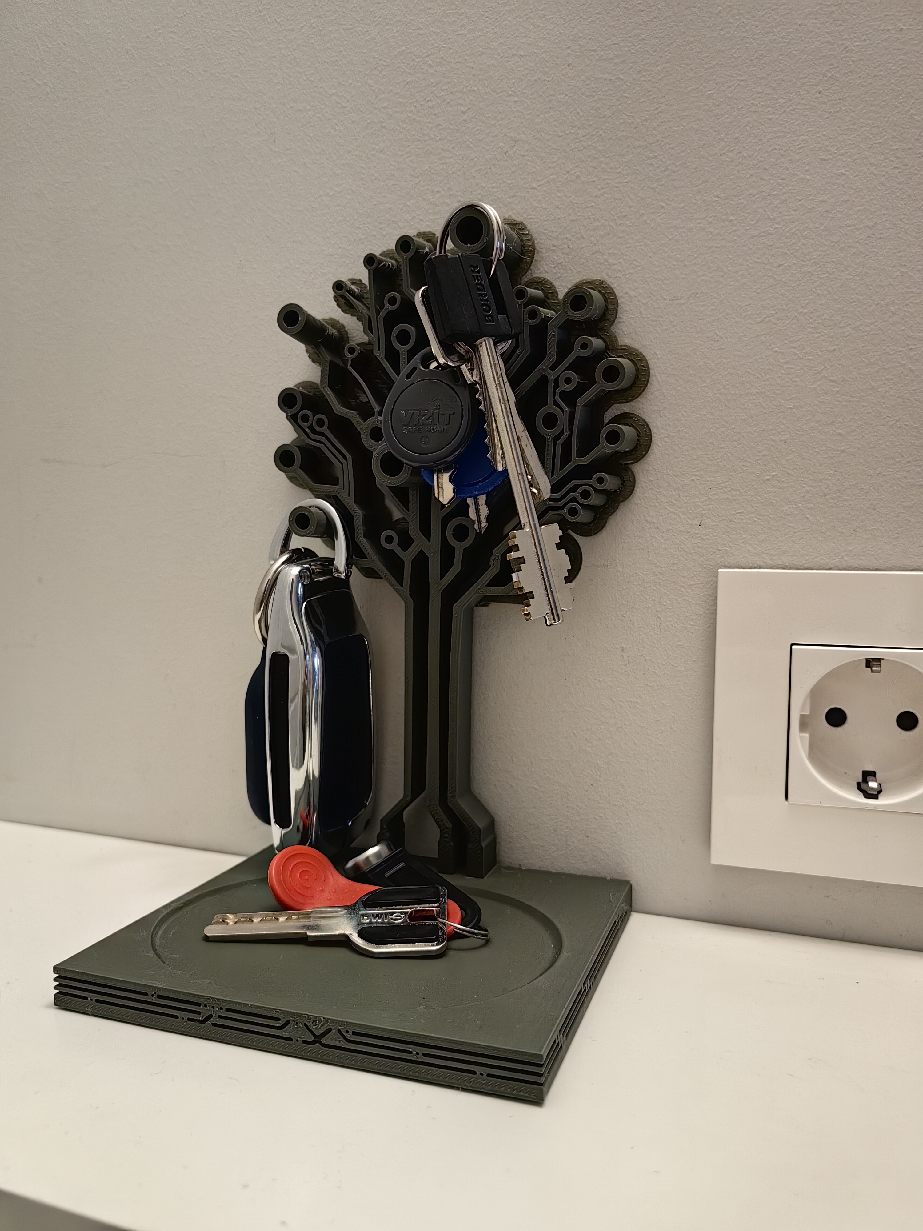 Key holder,  tree diagram