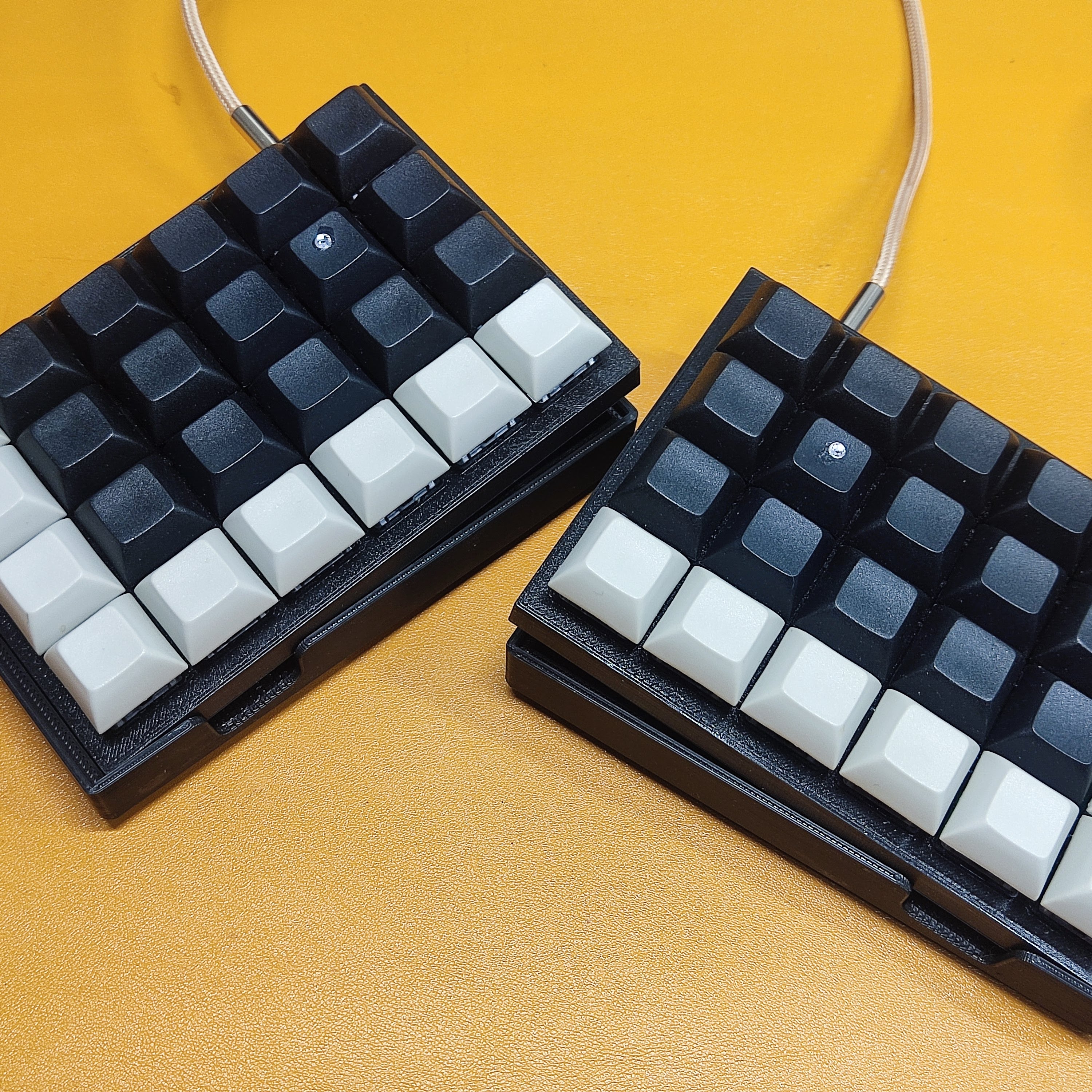 Let's Split Keyboard lid / Tenting Base