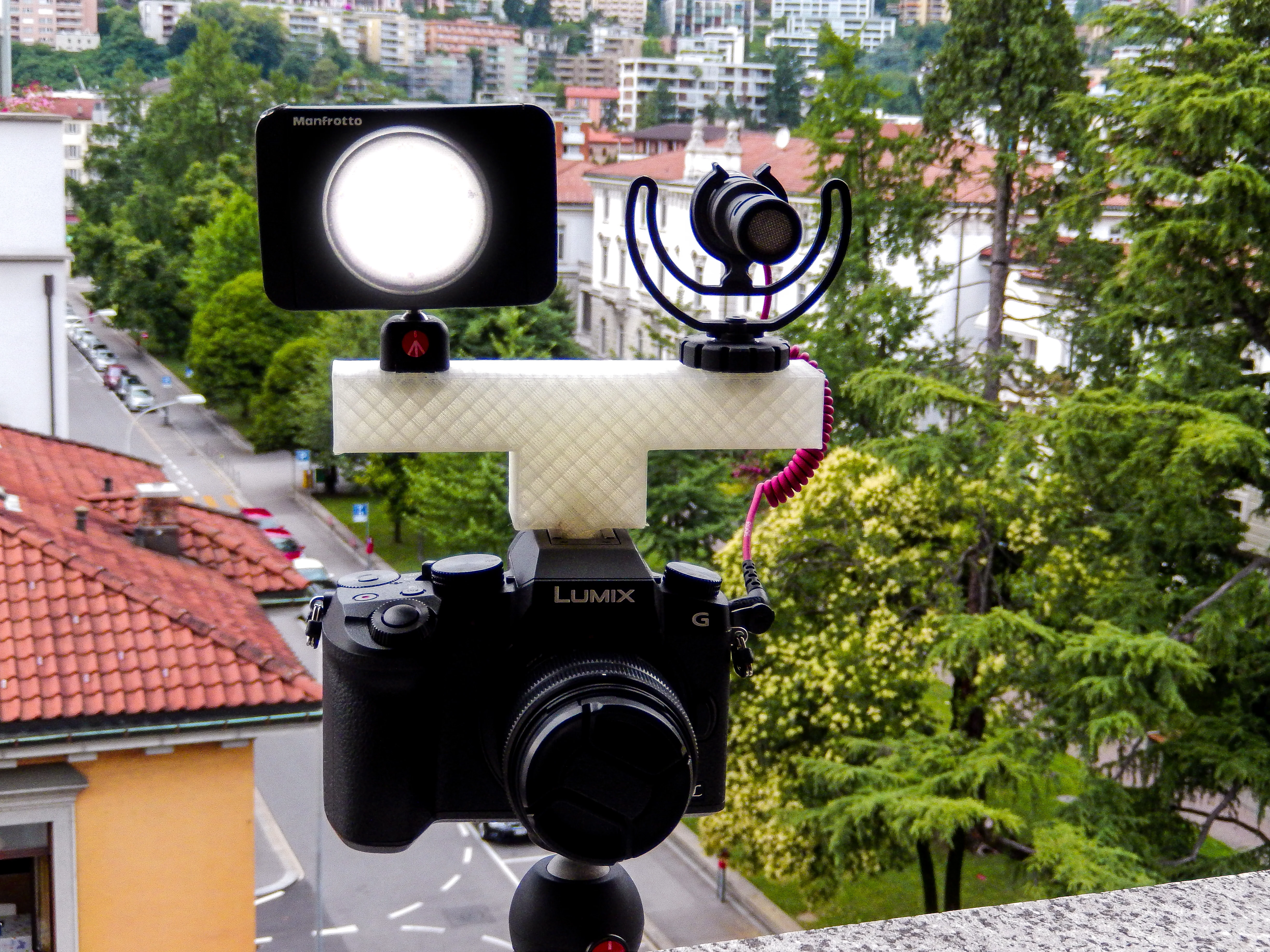 Dual braket flash attachment