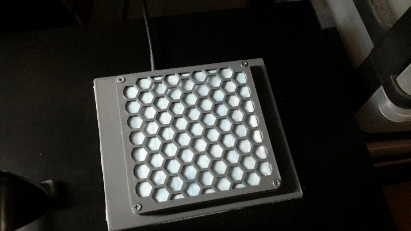 Cale grille ventilateur