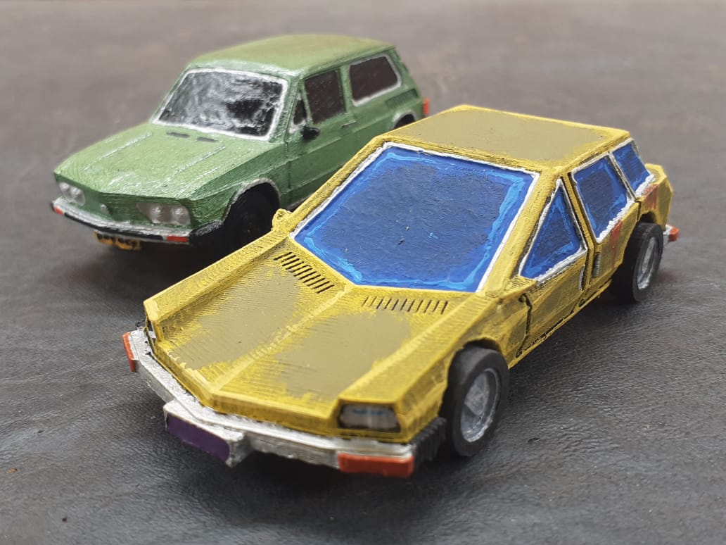 Retro futuristic car 1/32 with rolling wheels.
