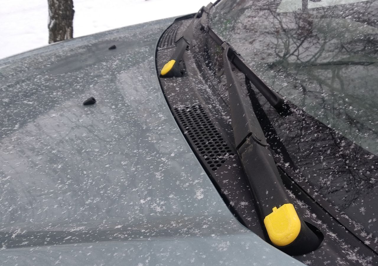 Mitsubishi L200 Windshield Cap