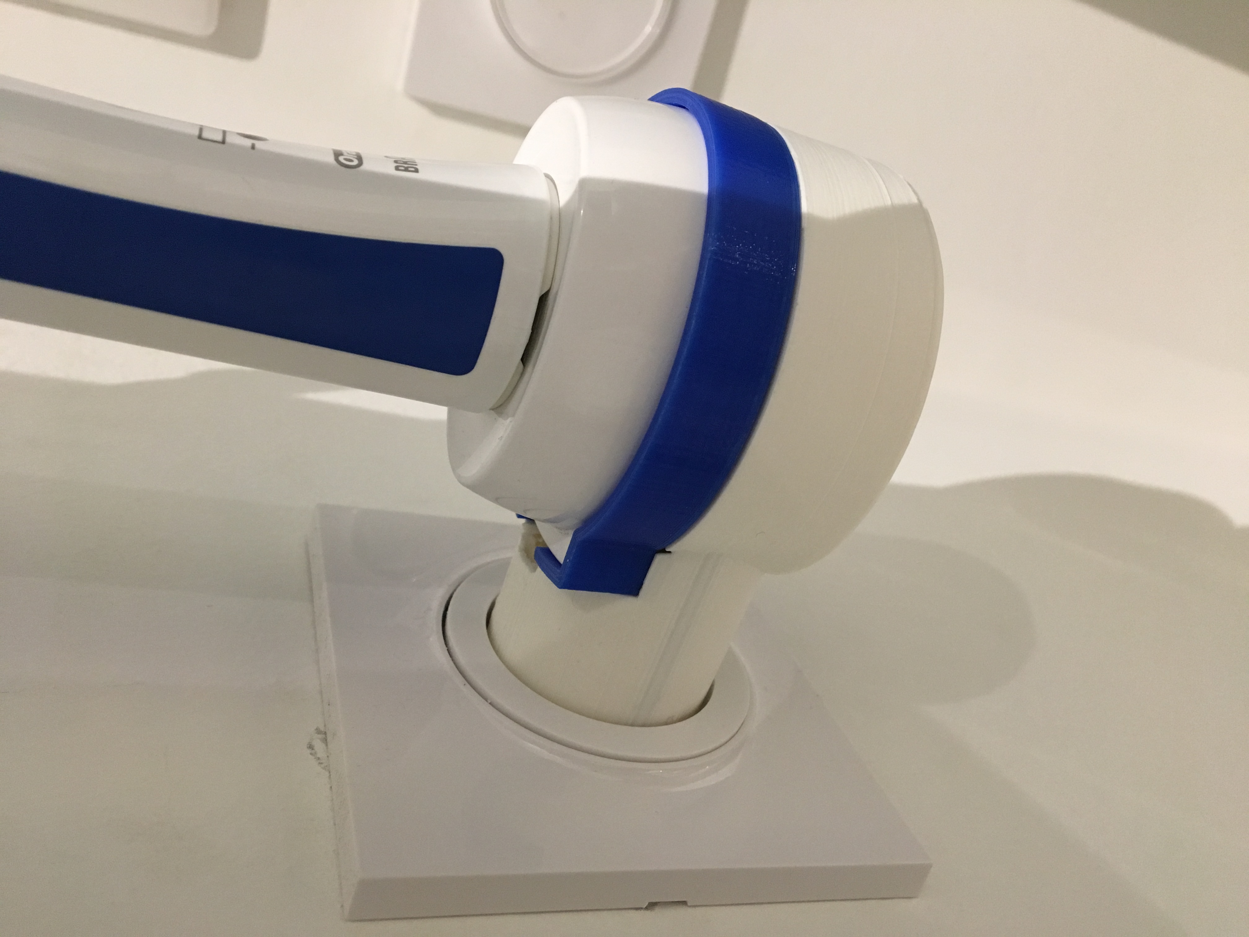 OralB Stand euro electrical outlet