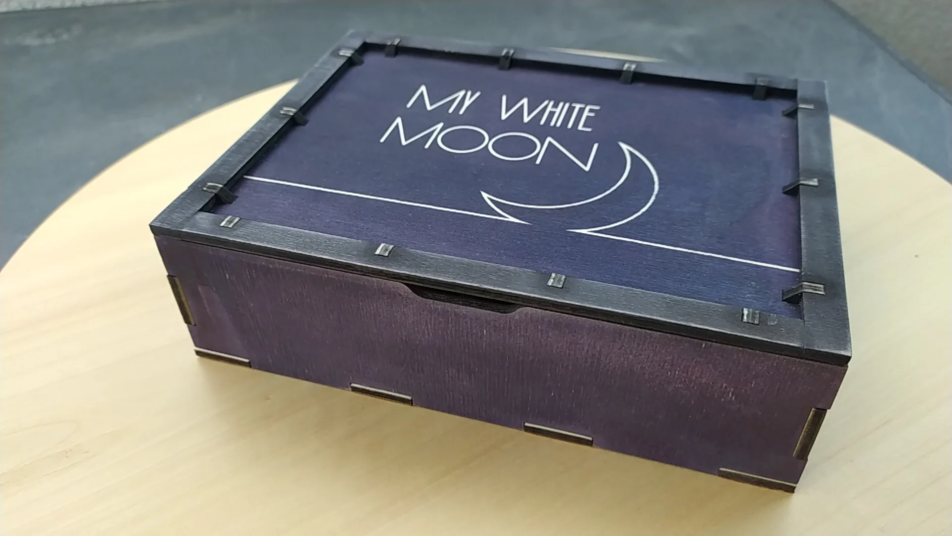 Simple box for handmaded candles. Lasercut.