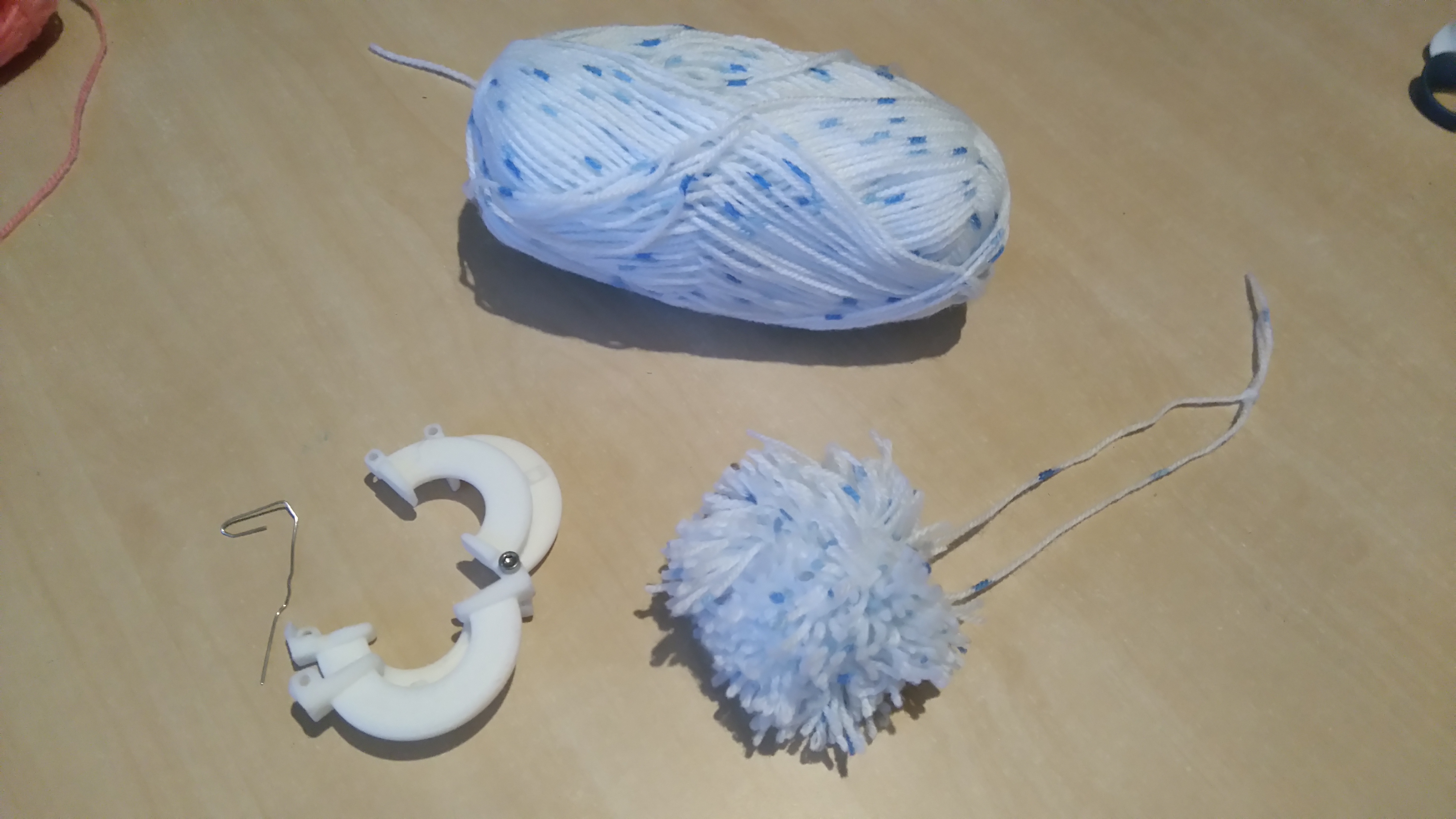 Set à pompon facile. easy pompon kit
