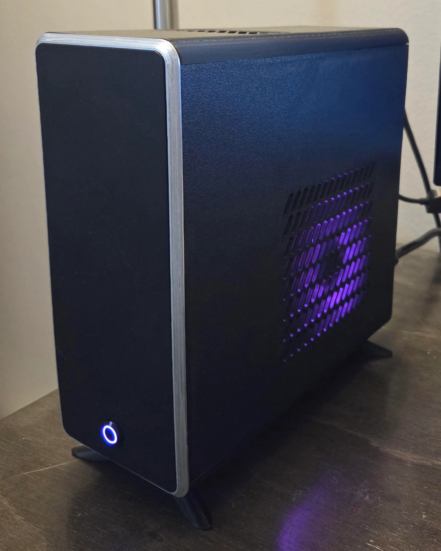 4.3L SFF Workstation with LP GPU