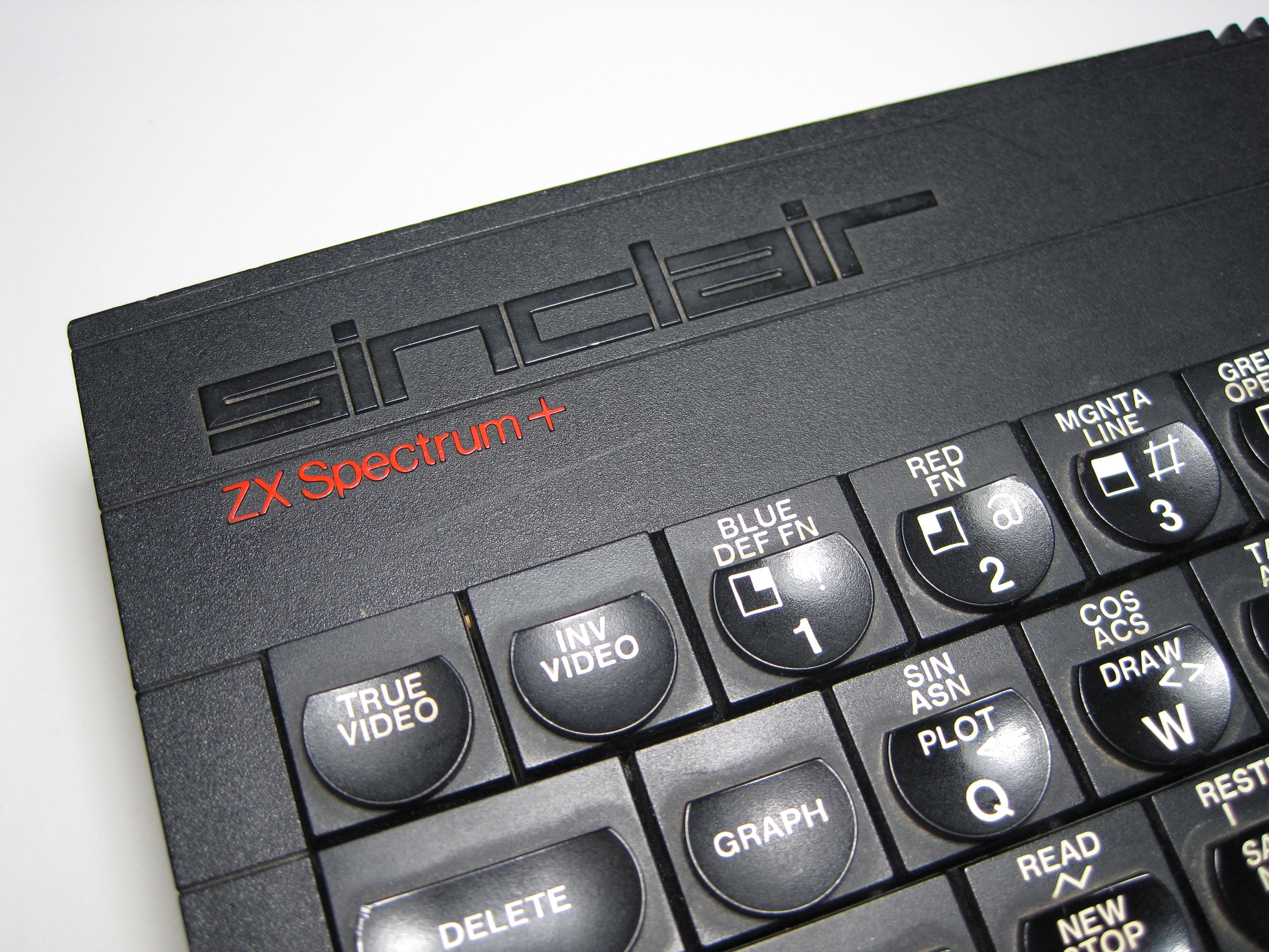 Sinclair ZX Spectrum+  improved ribbon cable clips for membrane keyboard