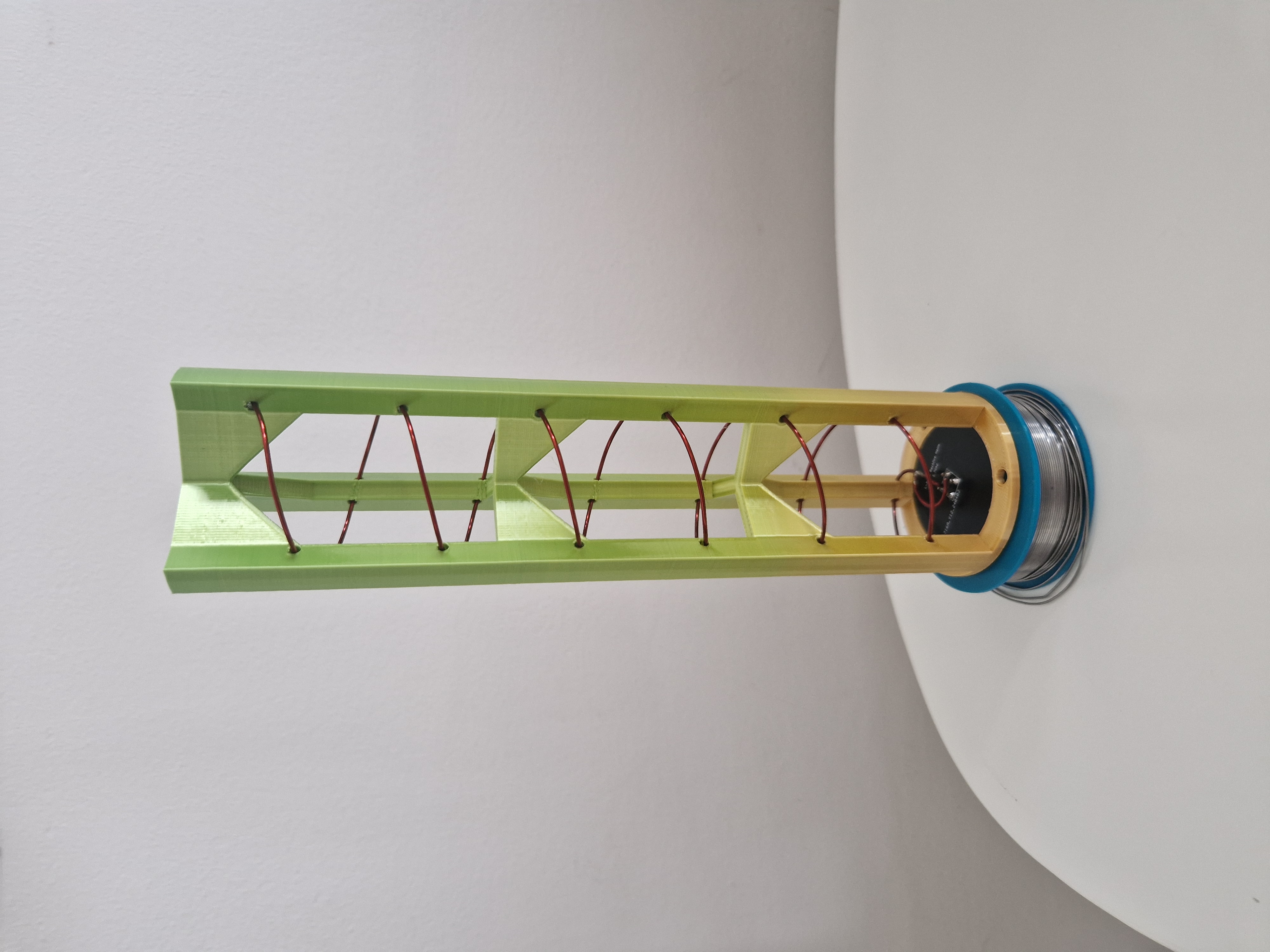 L-band and S-band backfire helix feed for weather satellite reception