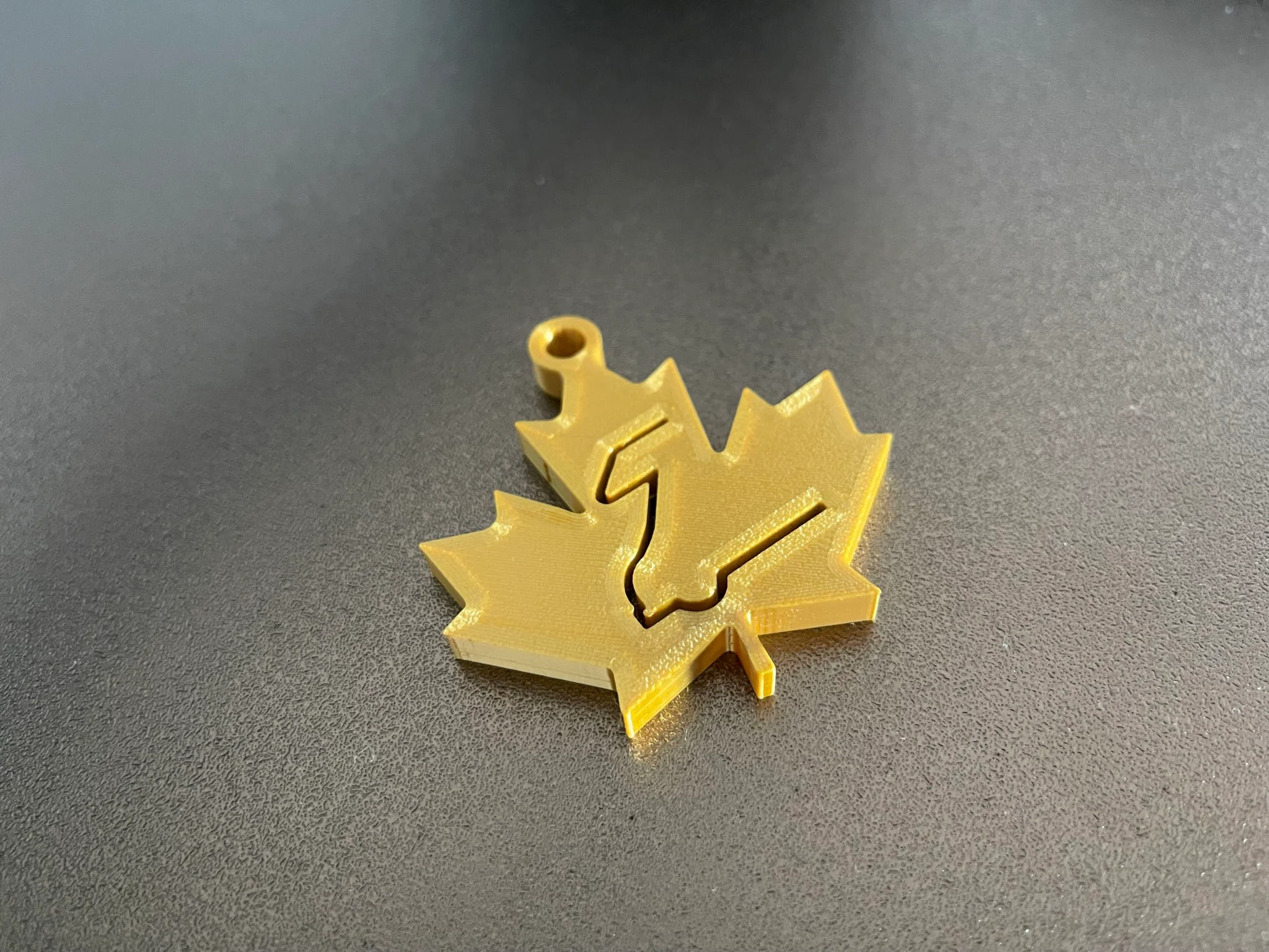 Ahorn Camp AC Camper Keychain Schlüsselanhänger Maple Leaf