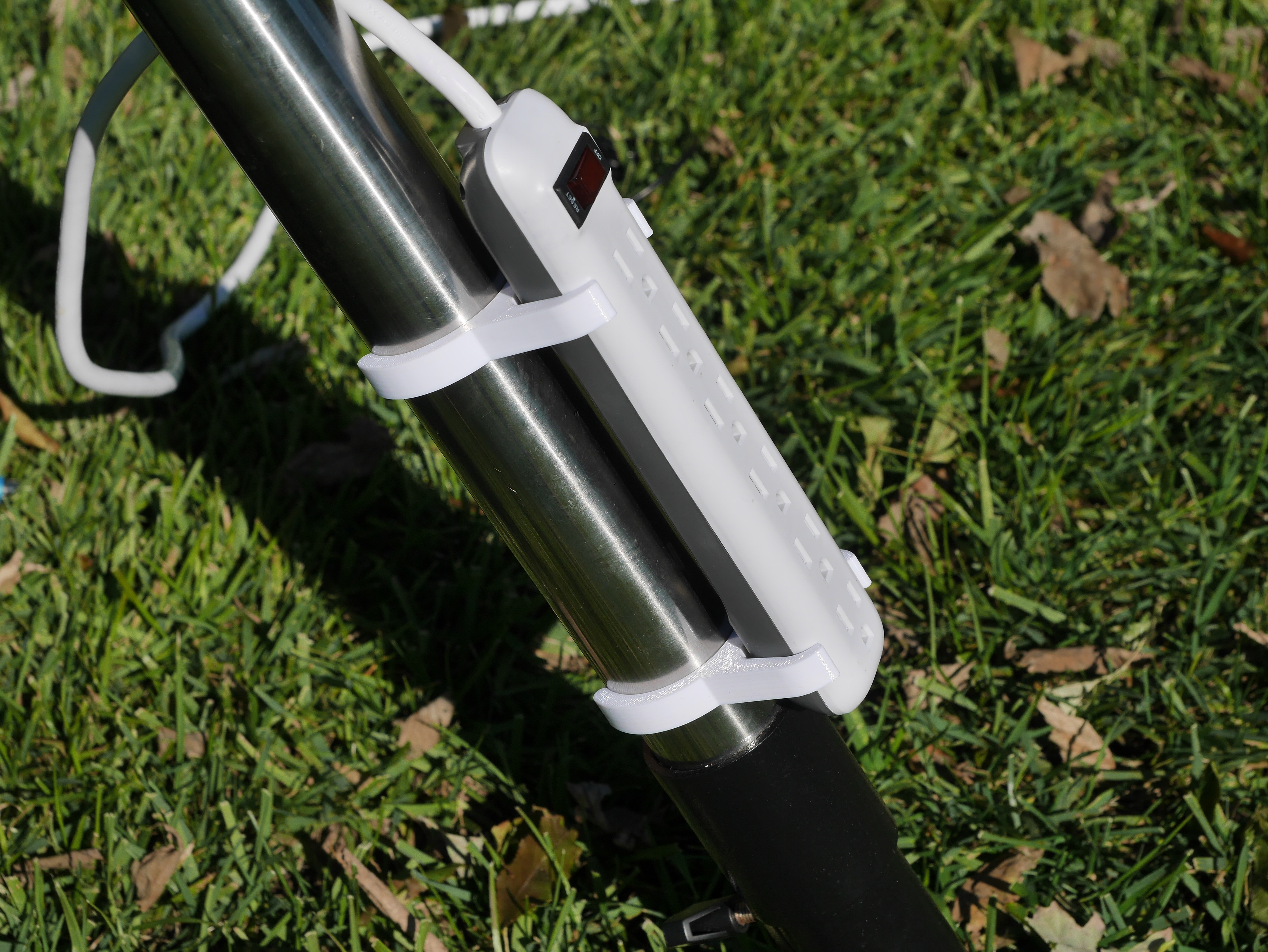 Powerstrip leg grip