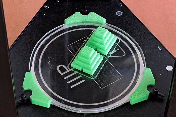 clip for Monoprice Delta Mini to hold 120mm borosilicate glass bed