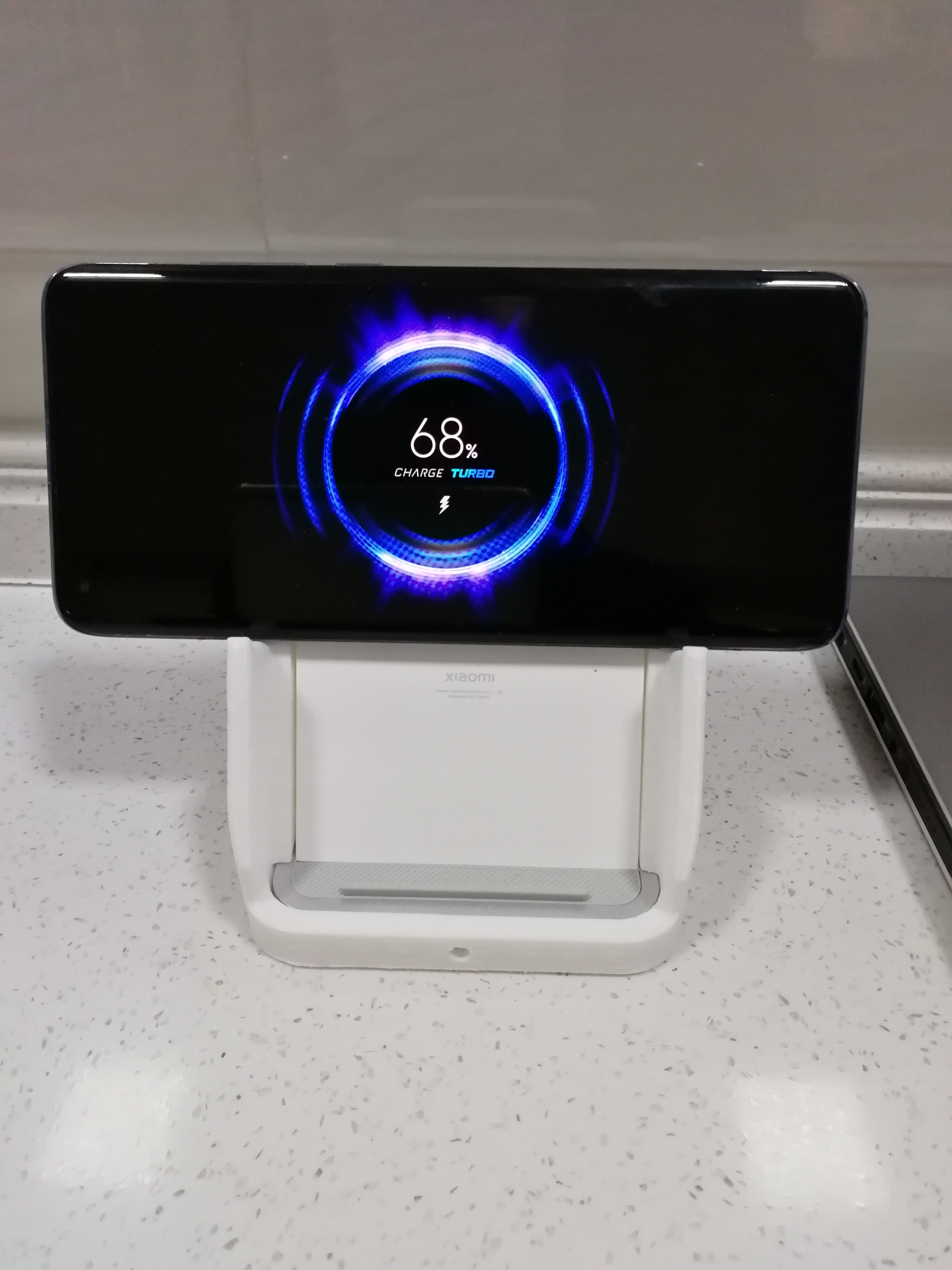 helper for Xiaomi 30 watts standing air cooling wireless charger（小米30W立式风冷无线充横屏充电支架）