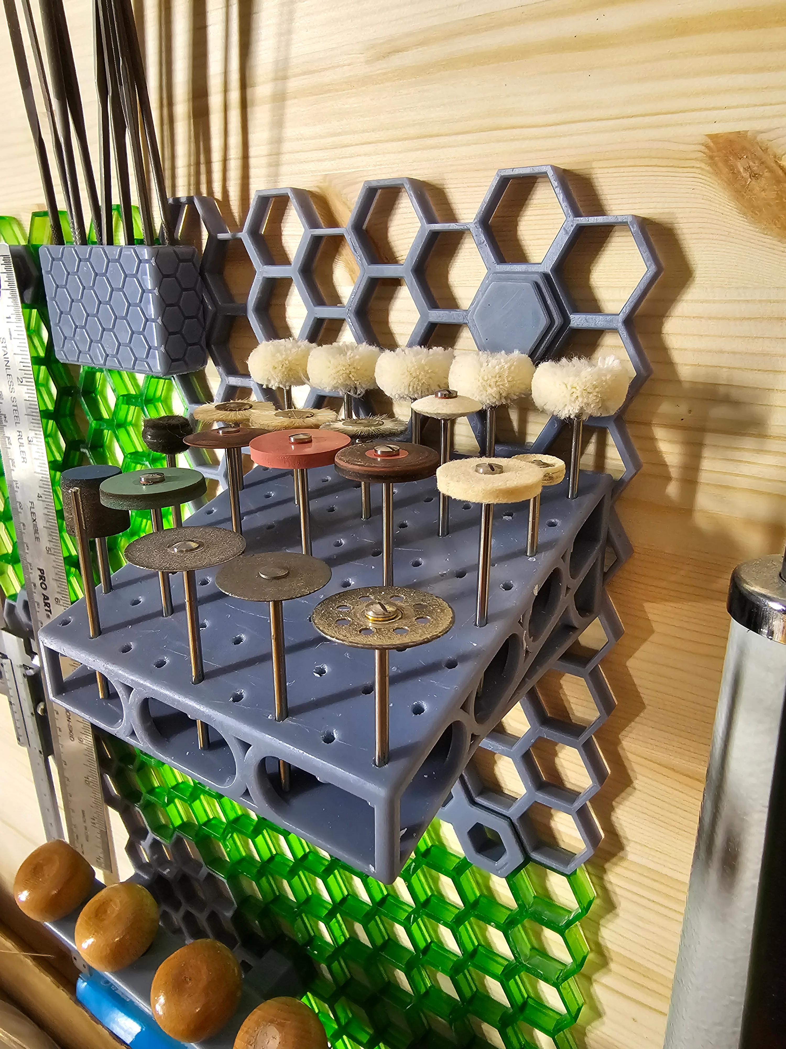 FlexShaft / Dremel bit holder - Honeycomb storage wall remix