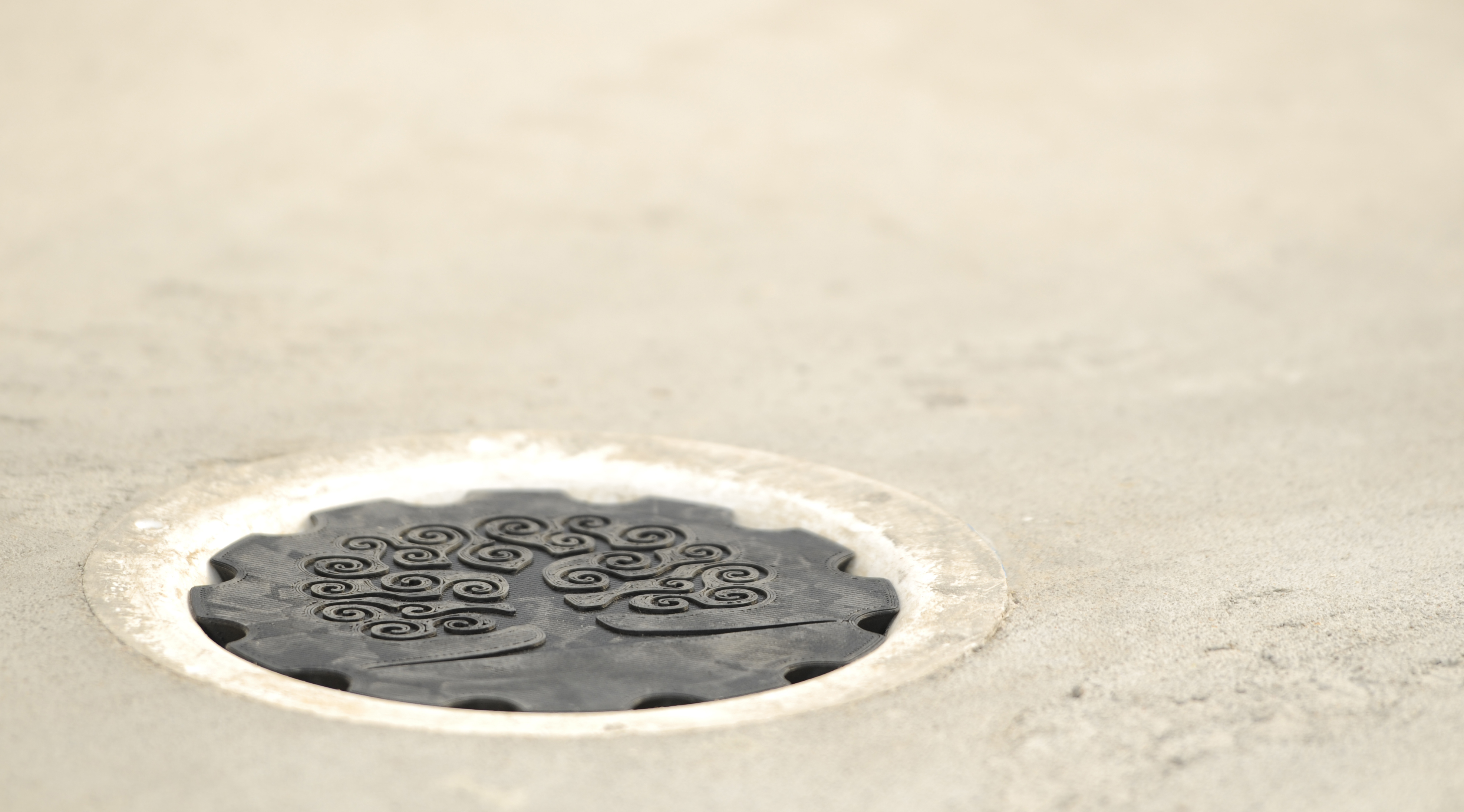 Floating floor drain cover