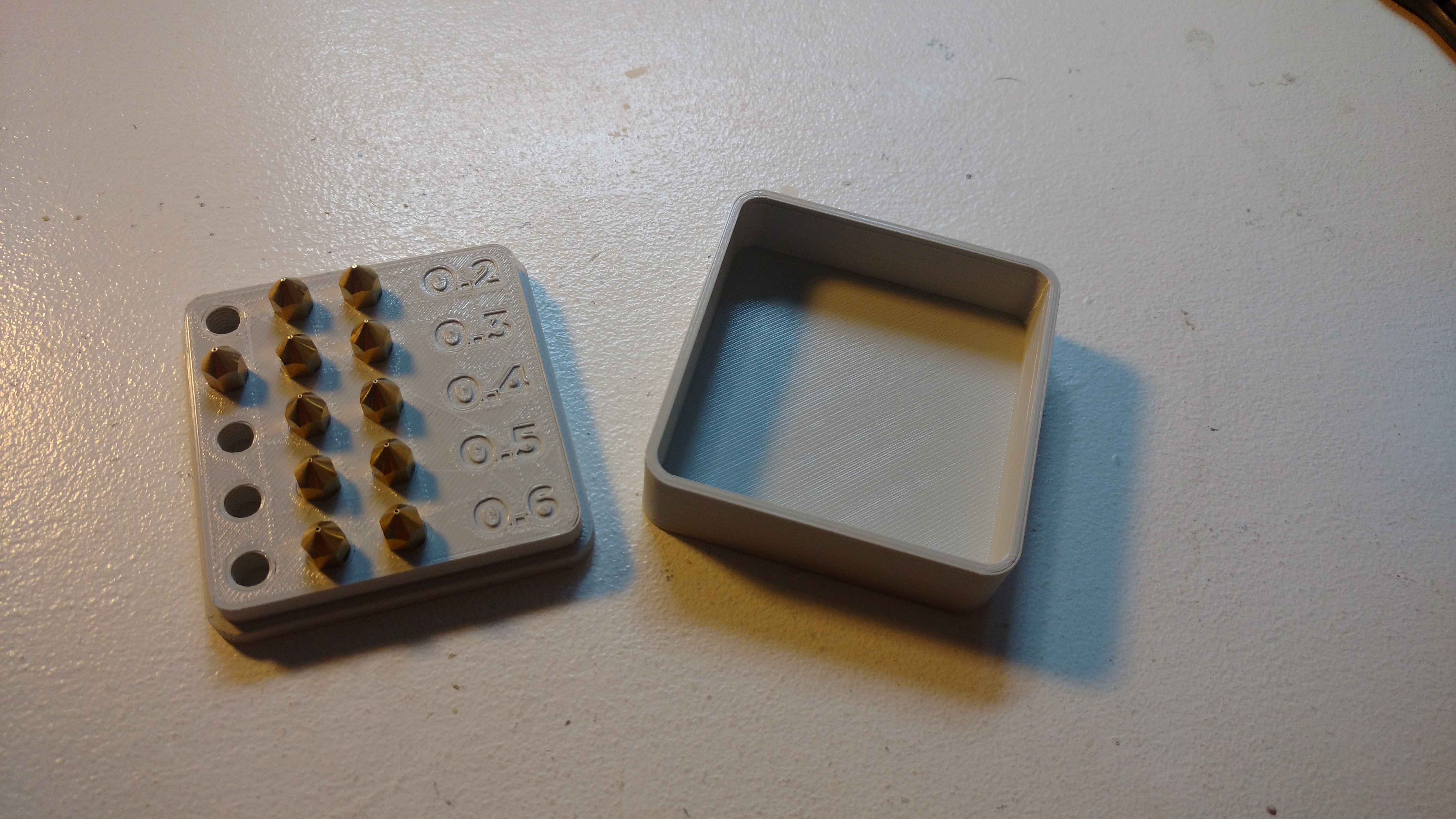 Threaded MK8 Nozzle Container