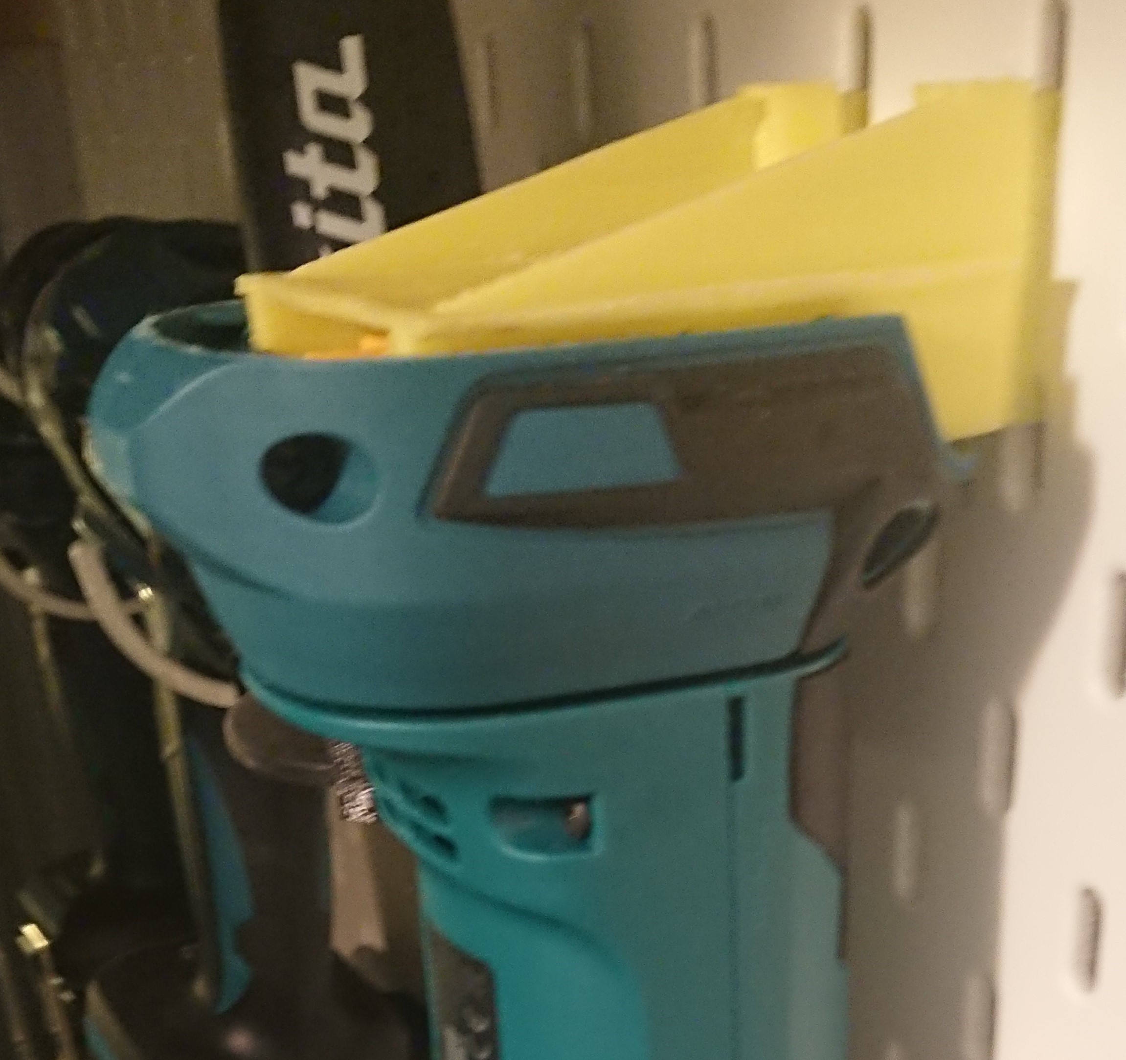 Skadis Halterung für Makita-Maschinen