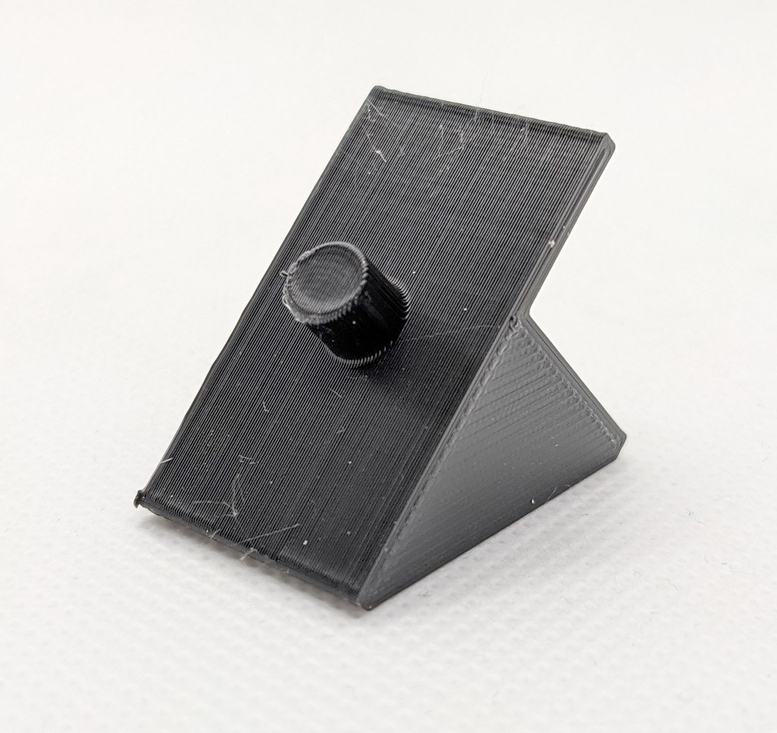Simple, but strong 1/4 inch (6mm) shelf support pins