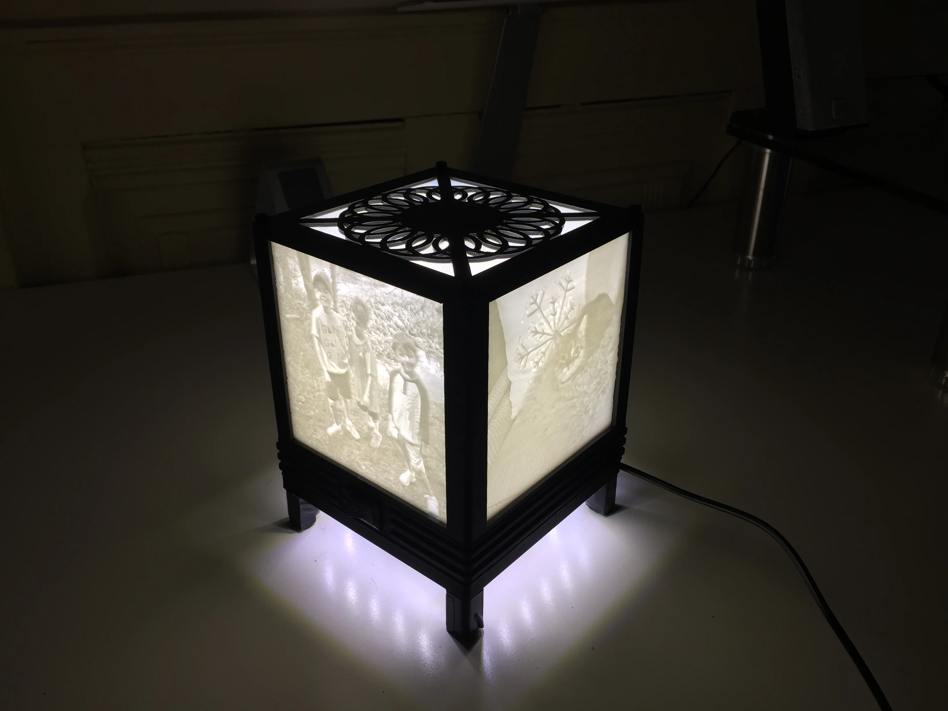 Lithophane Lamp for 100 x 100 mm Lithophanes.