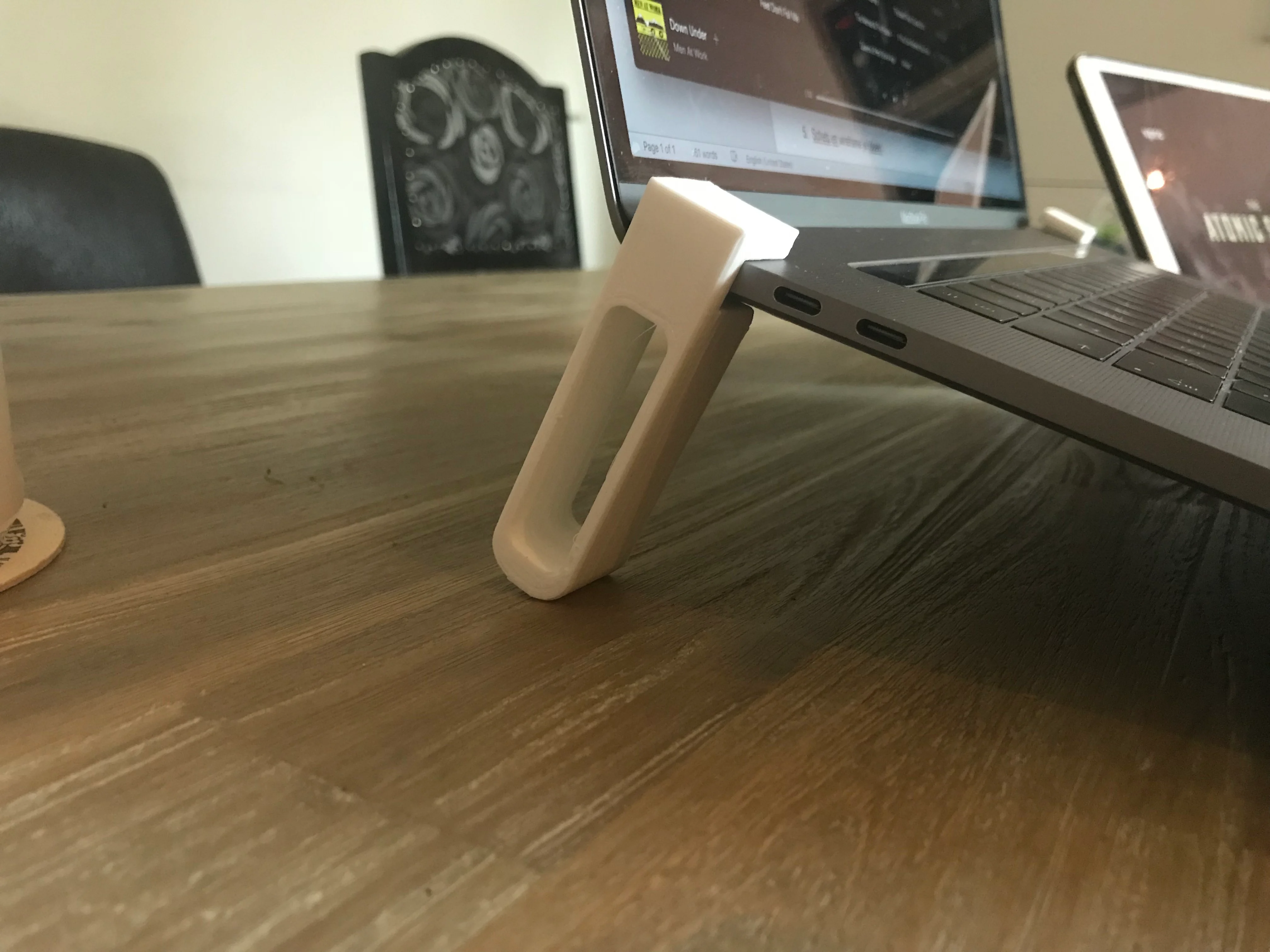 Macbook pro stand