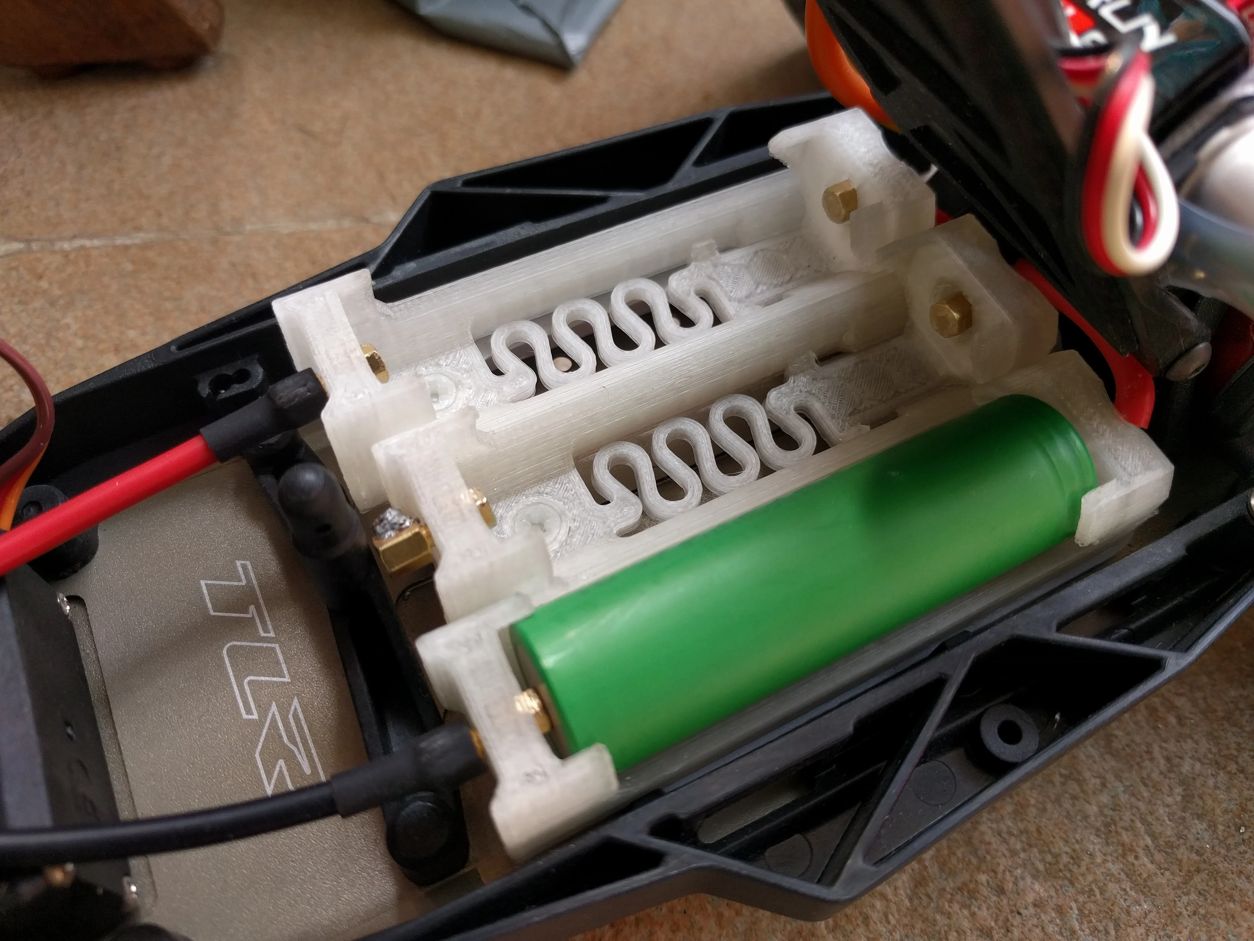 High current 18650/21700 holders with integrated spring