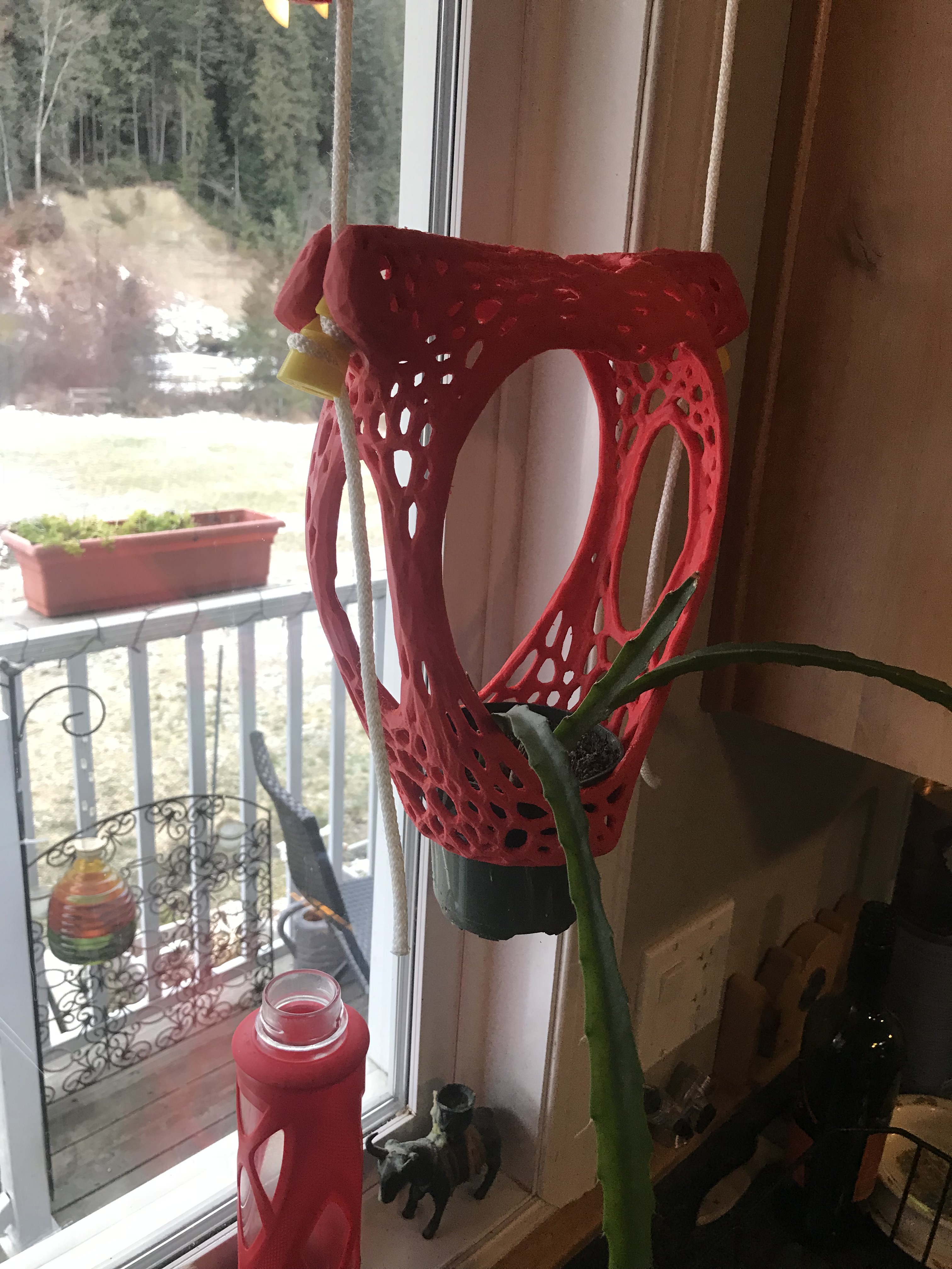 Heart shaped plant hanging system - Veroni-ized