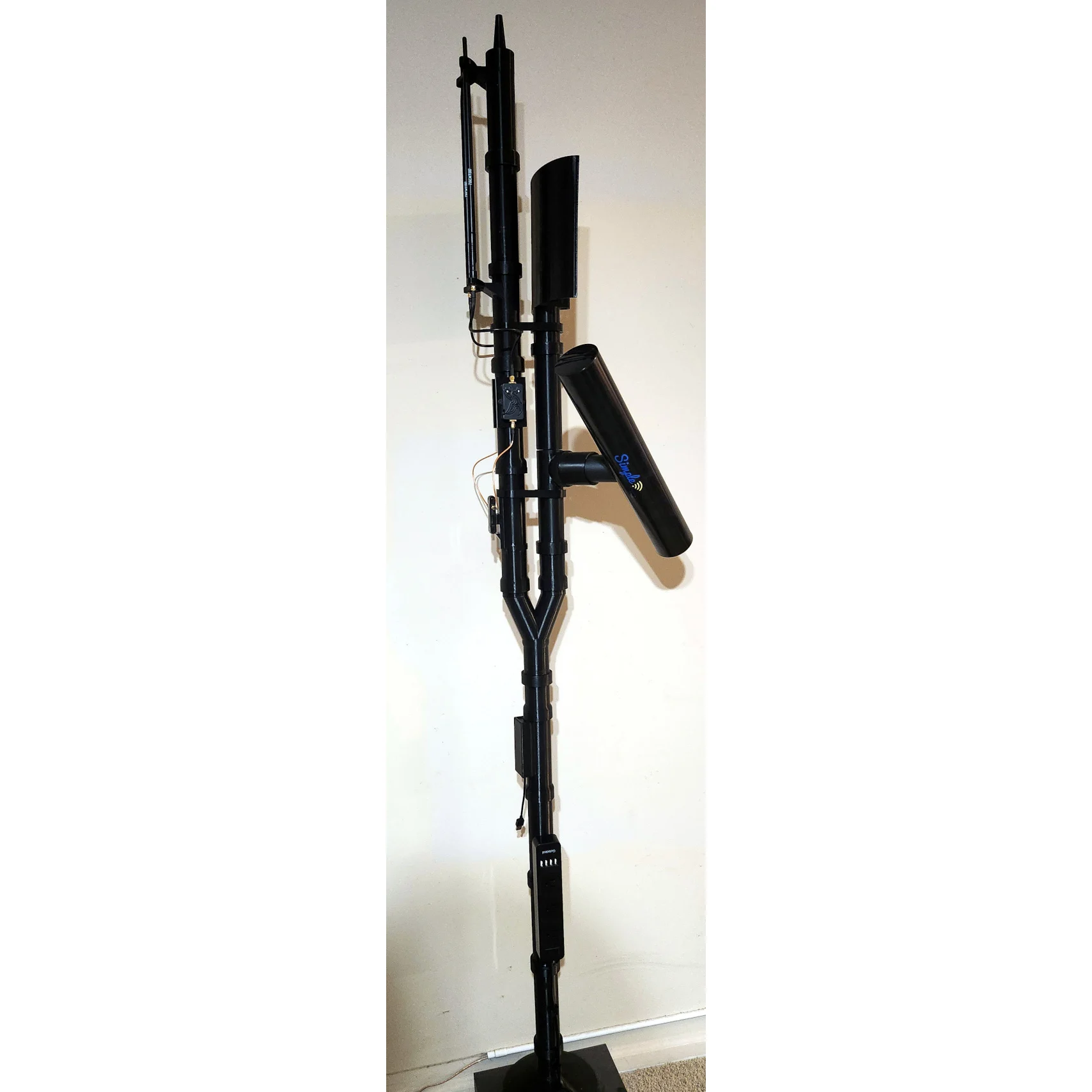 Hakstation: Modular Wifi Long Range Antenna Stand System