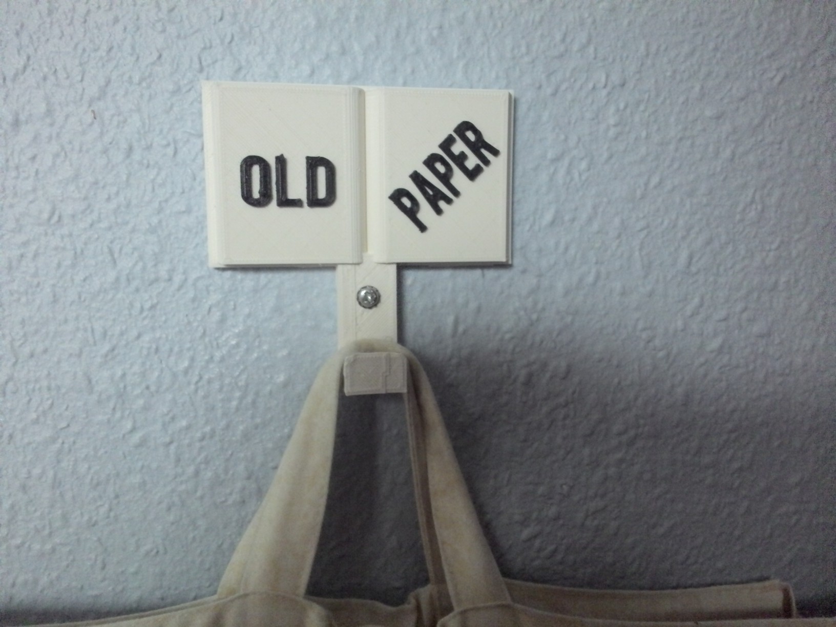 Hooks for the kitchen to organize recycling (paper, plastic, glas) - Haken zum Hinhaengen von Beuteln für Altglas, Papier und Plastik
