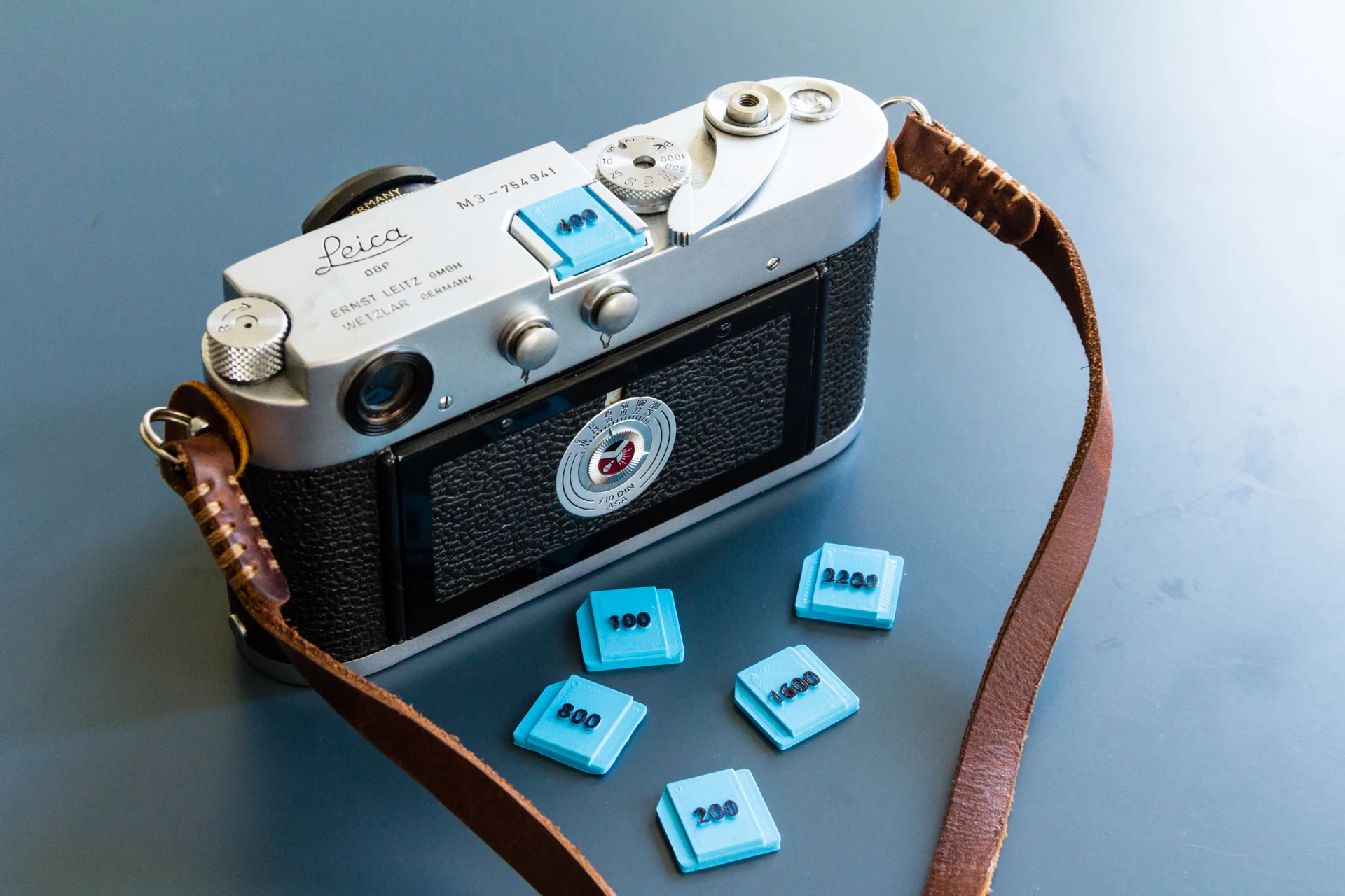 Leica ISO film speed hotshoe cover (hot or cold shoe)