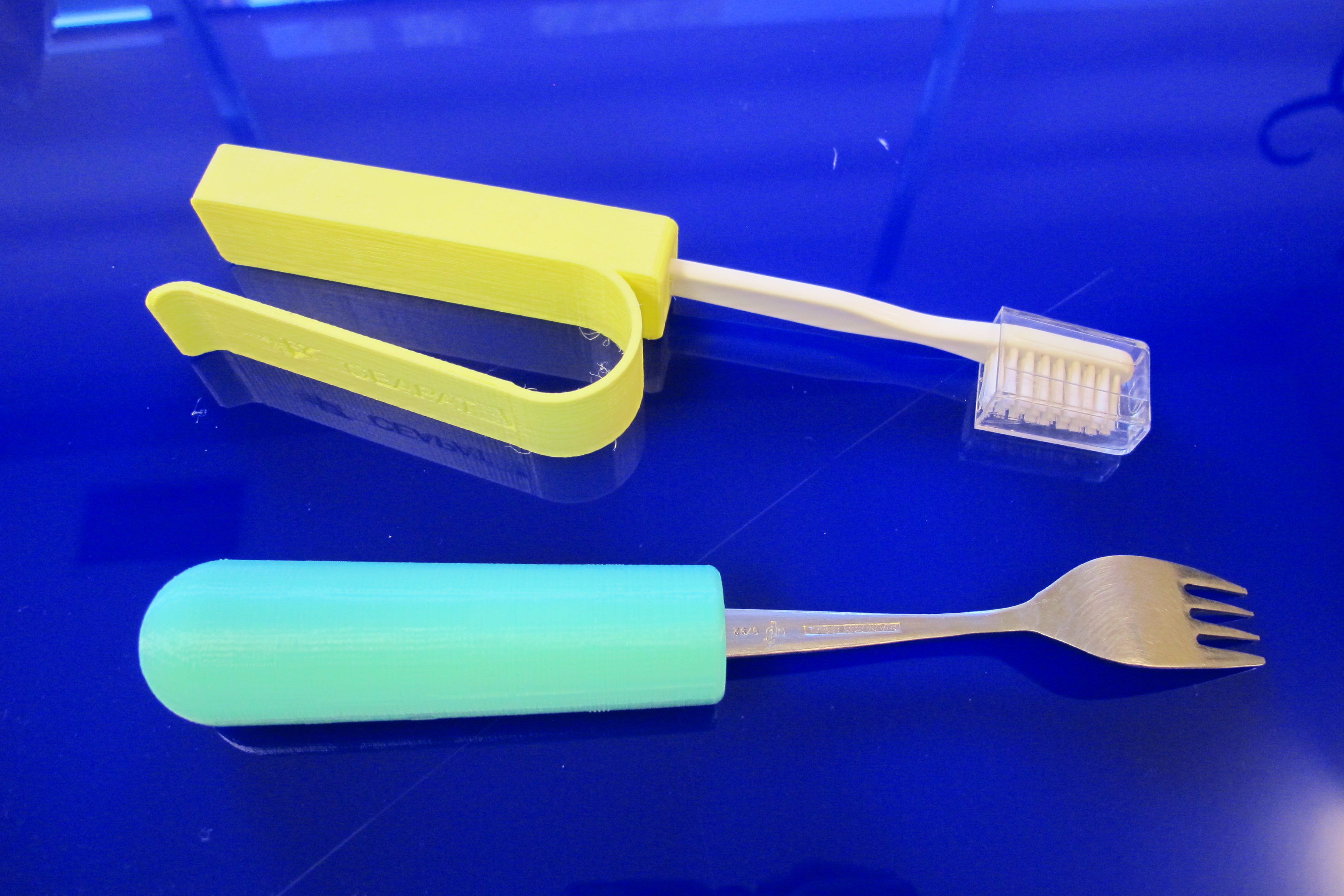Grip for cutlery / Engrosador para cubiertos