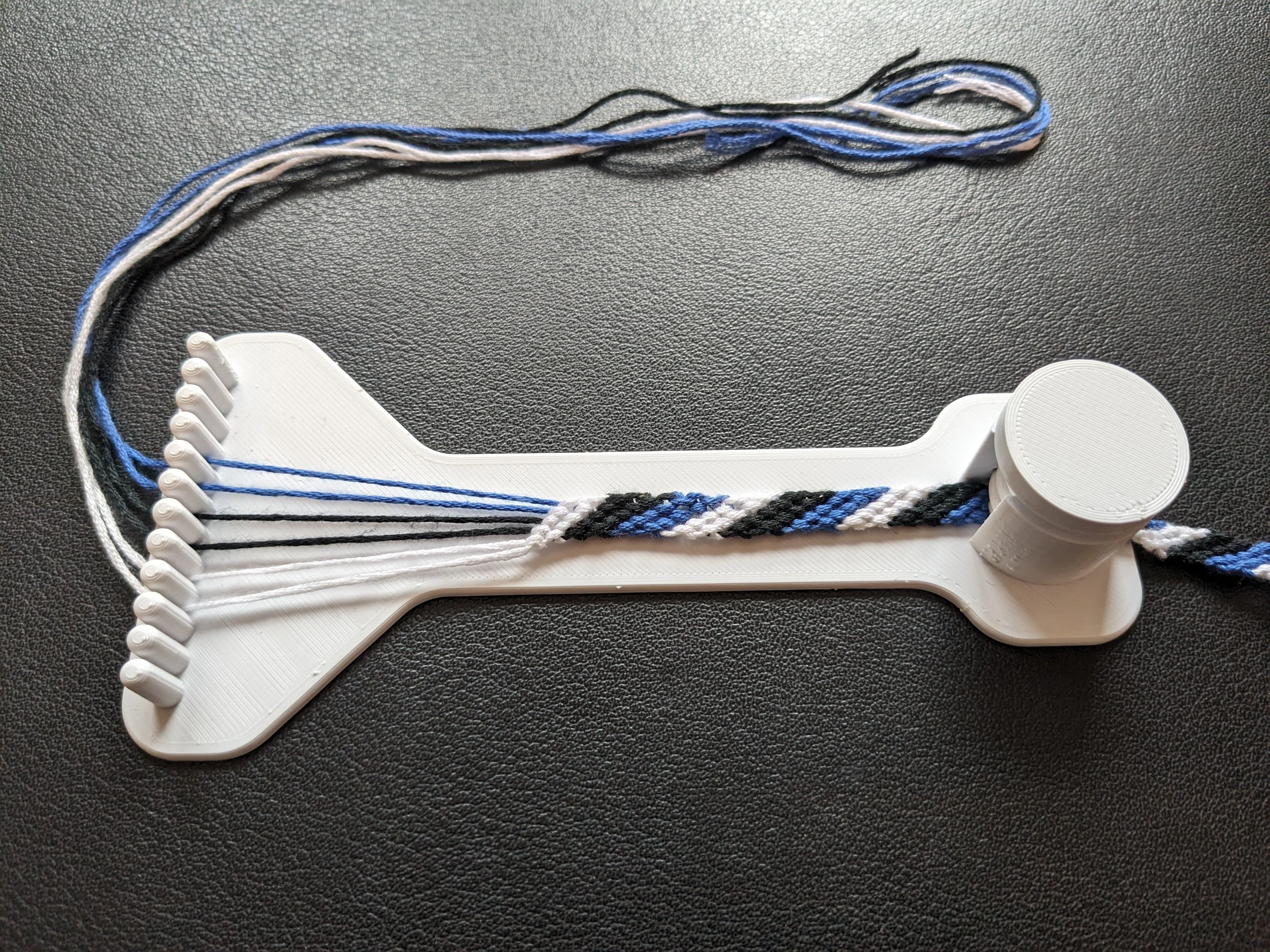 Halter für Freundschaftsbänder / friendship bracelet tool