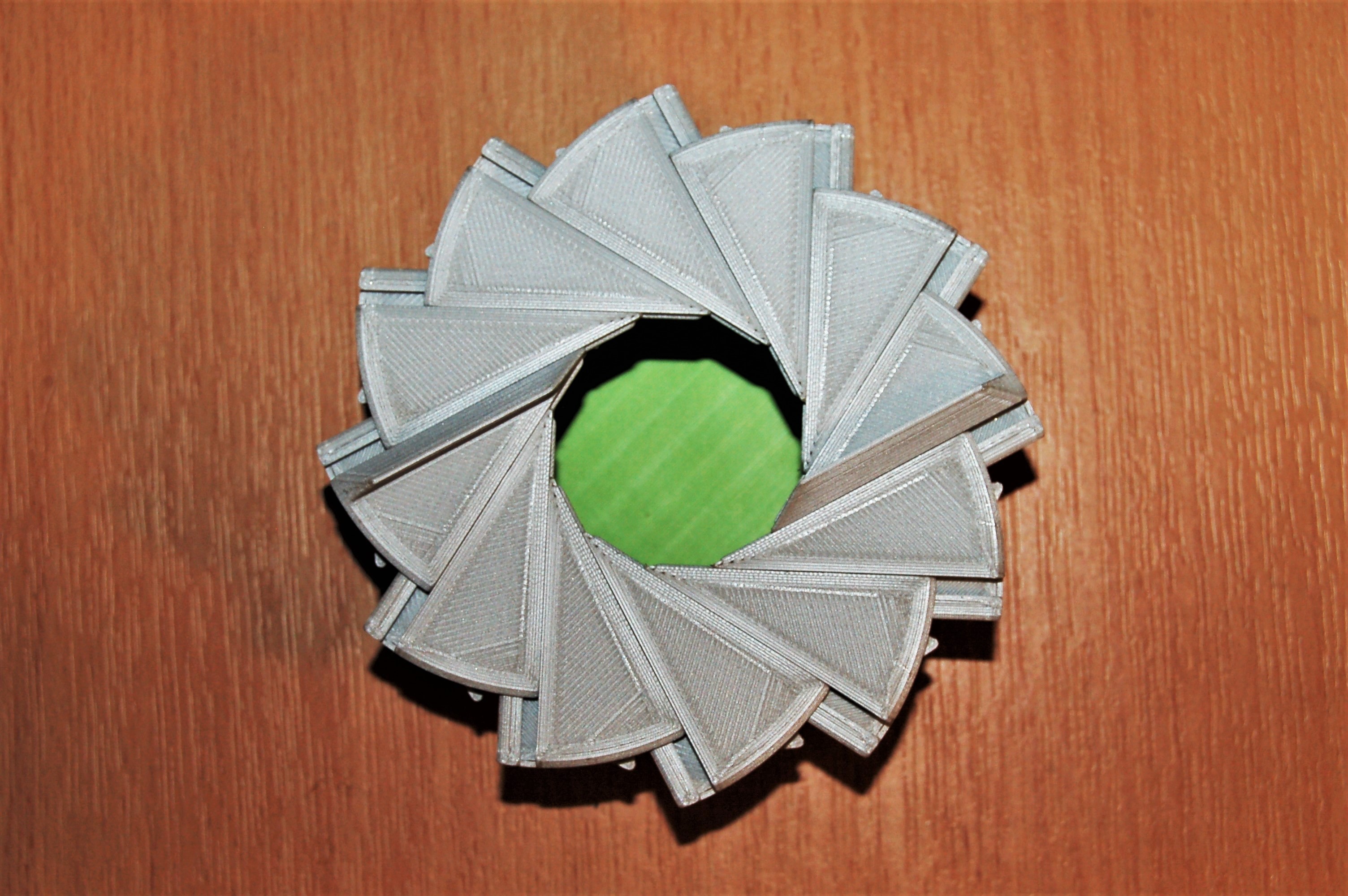 12 Leaf Aperture Box