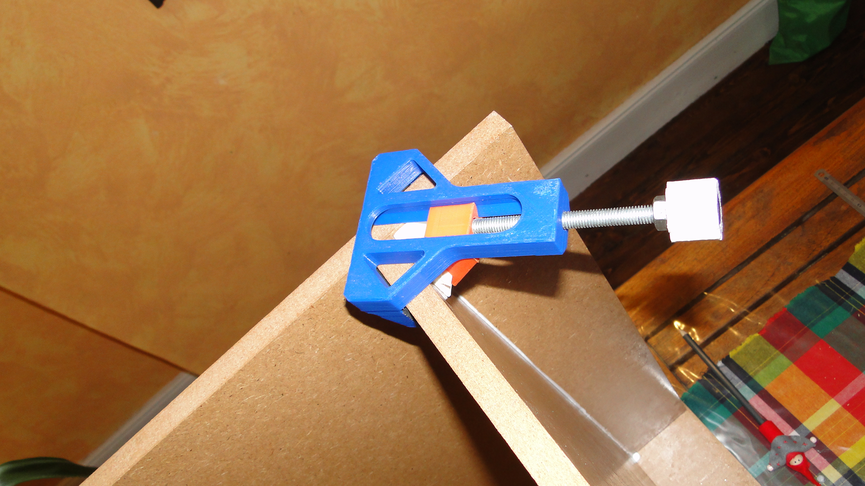Corner clamp