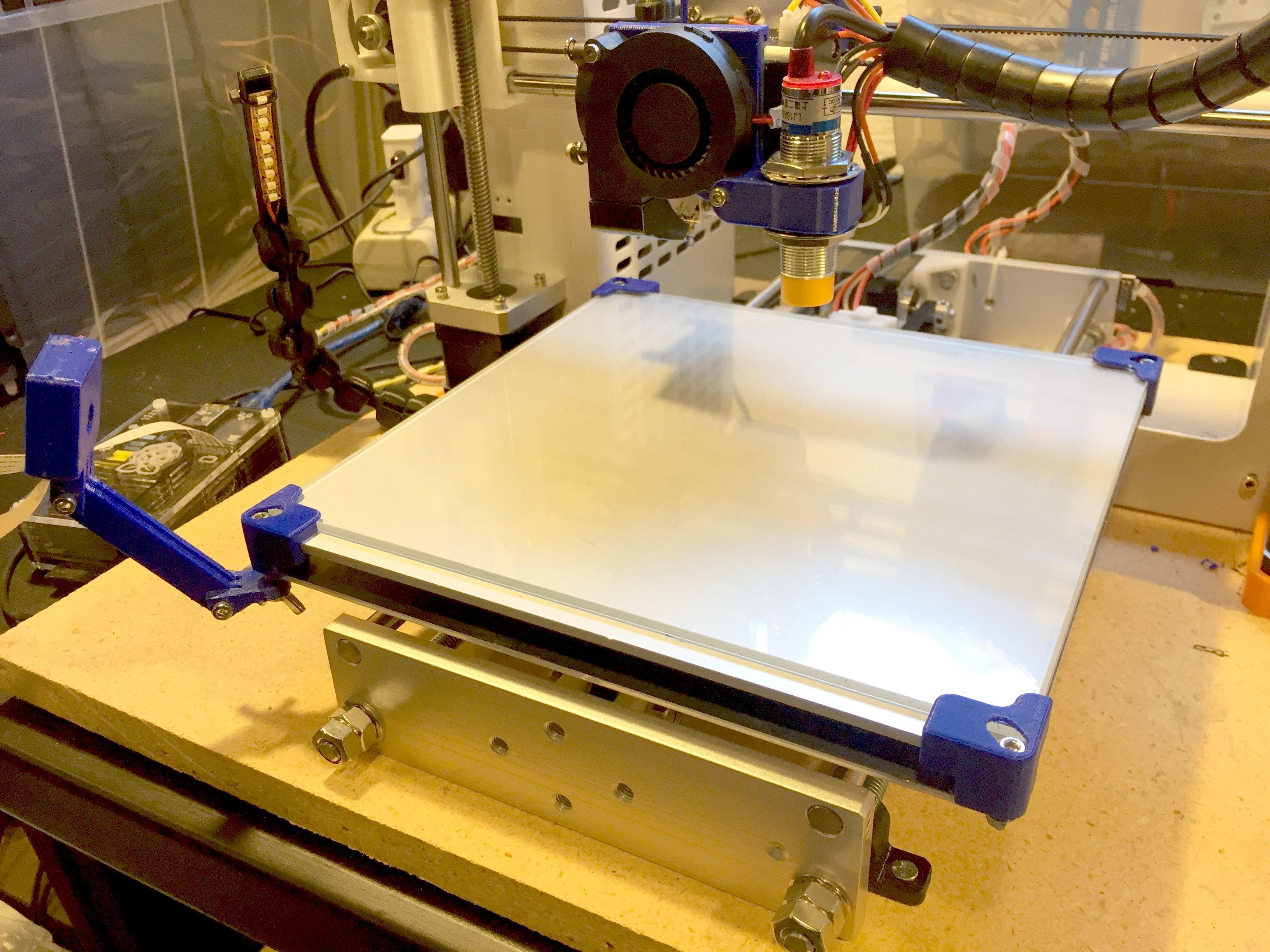 Glass Bed Clip
