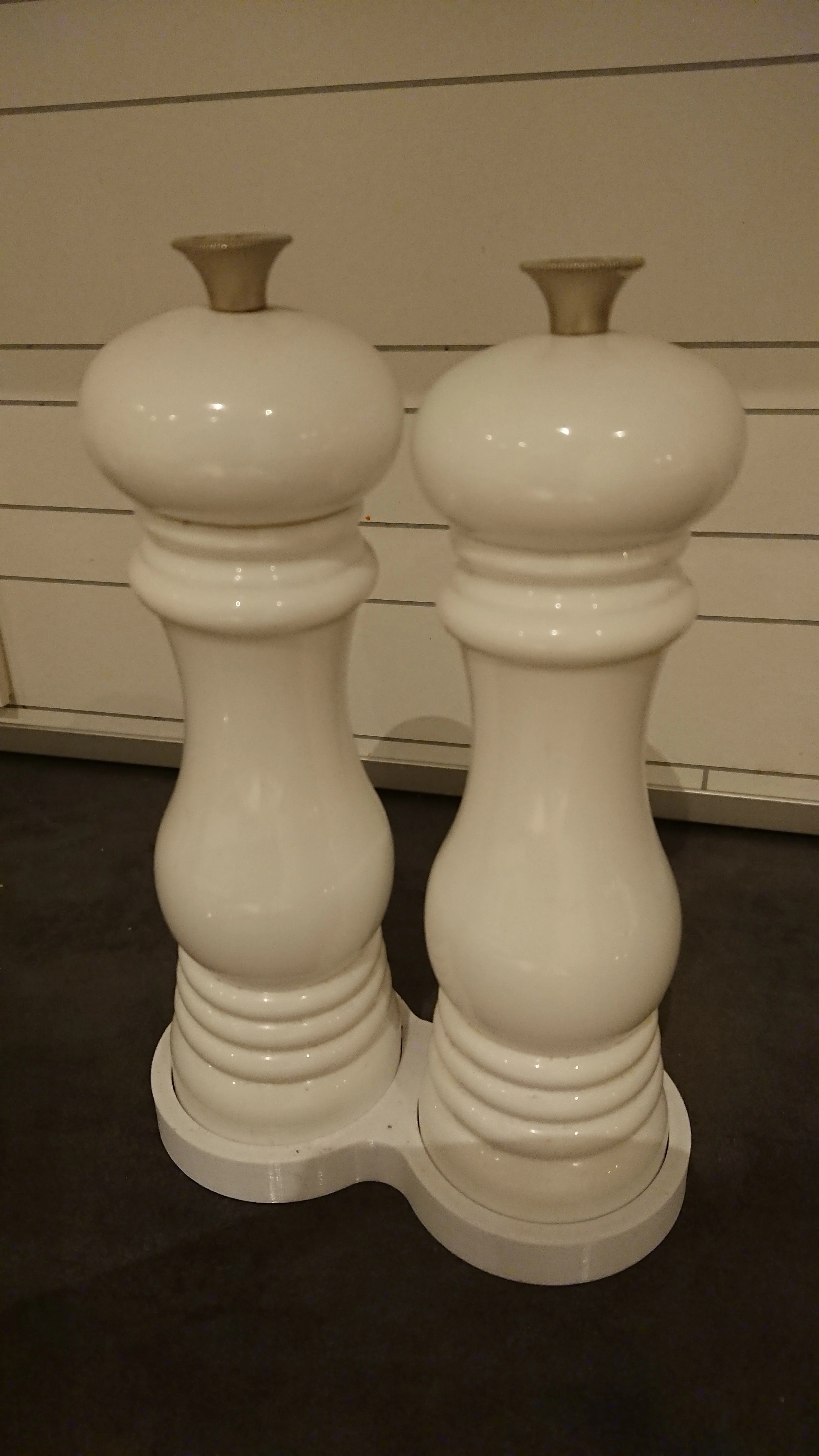 Le Creuset mill holder