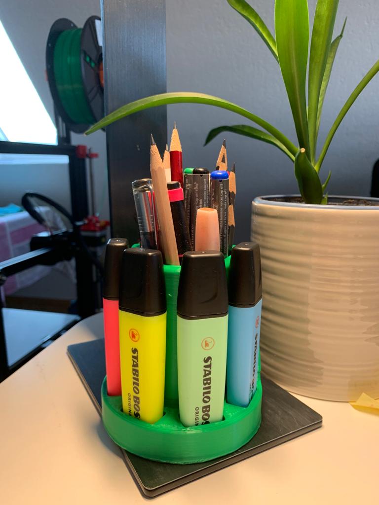 Simple Pen Holder