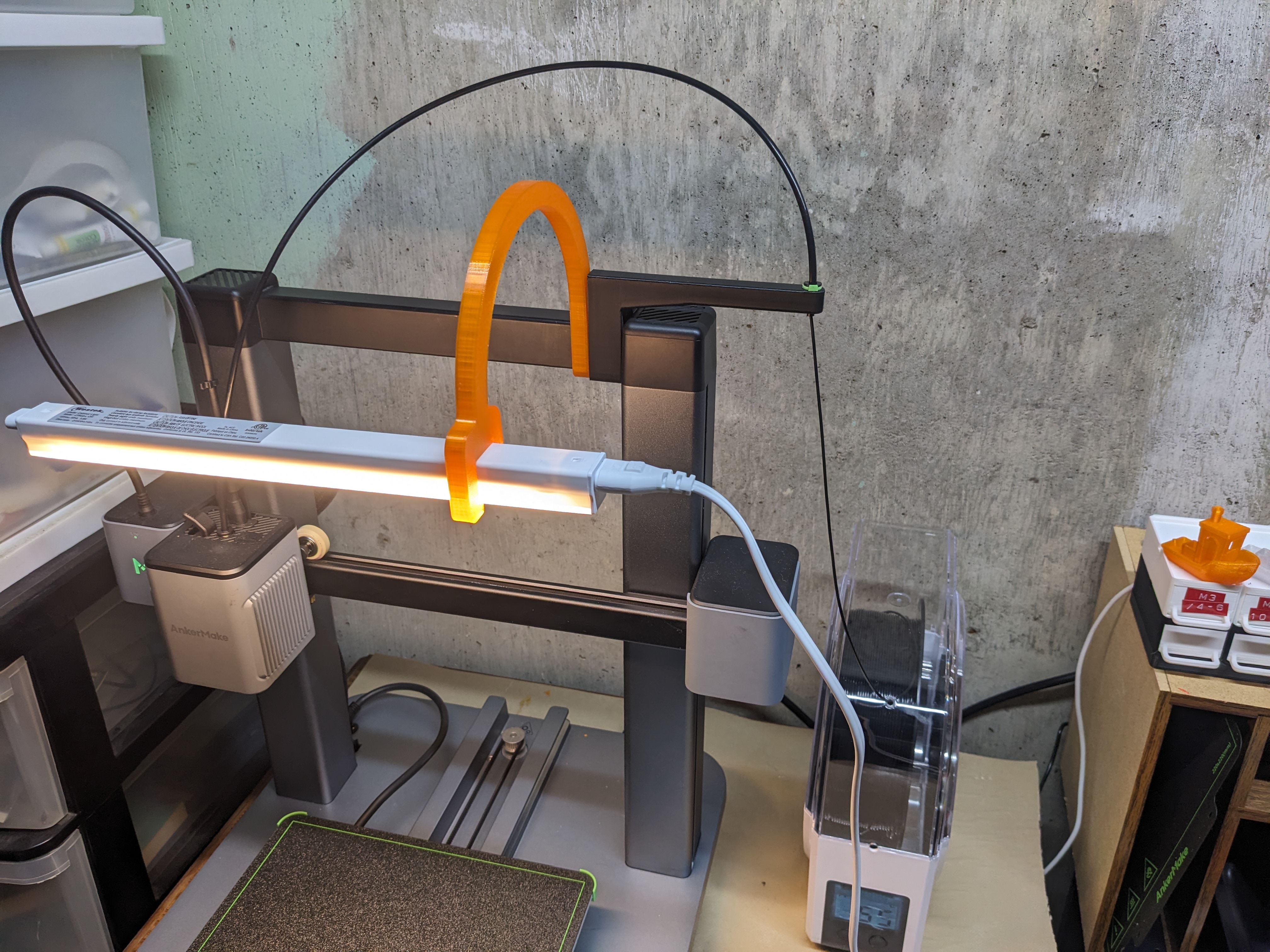 Ankermake M5C filament guide on the side (right)