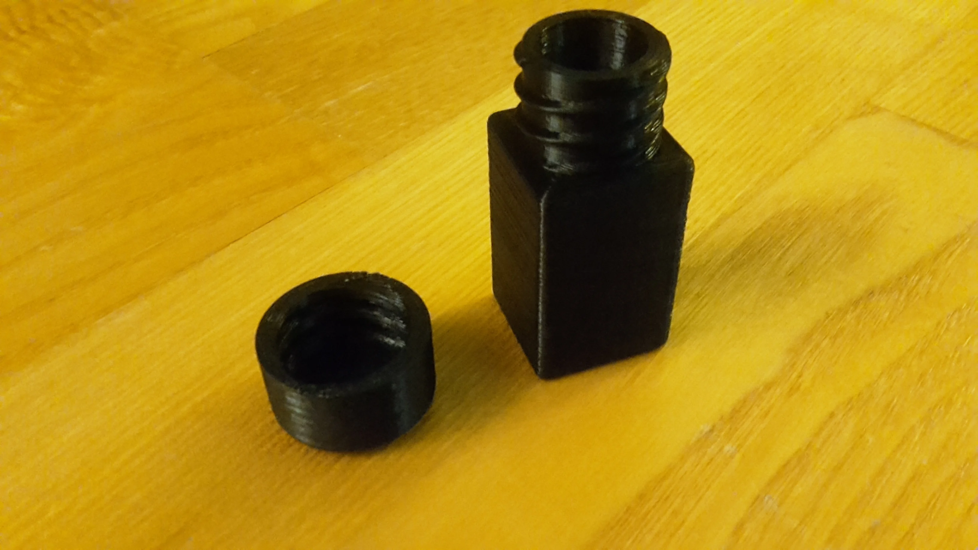 Camping spice container