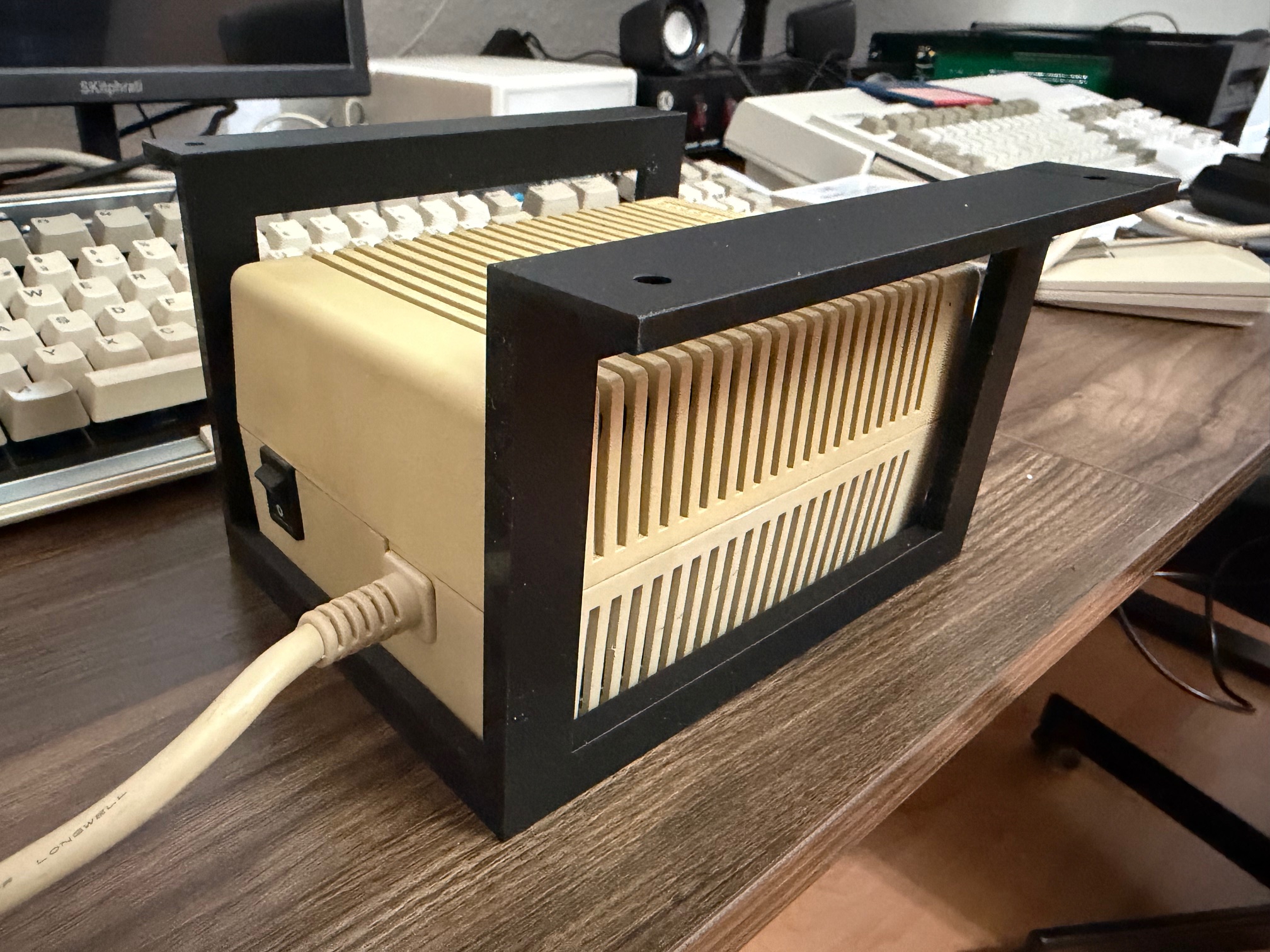 Amiga 500-1200 Netzteilhalter für unter die Tischplatte
