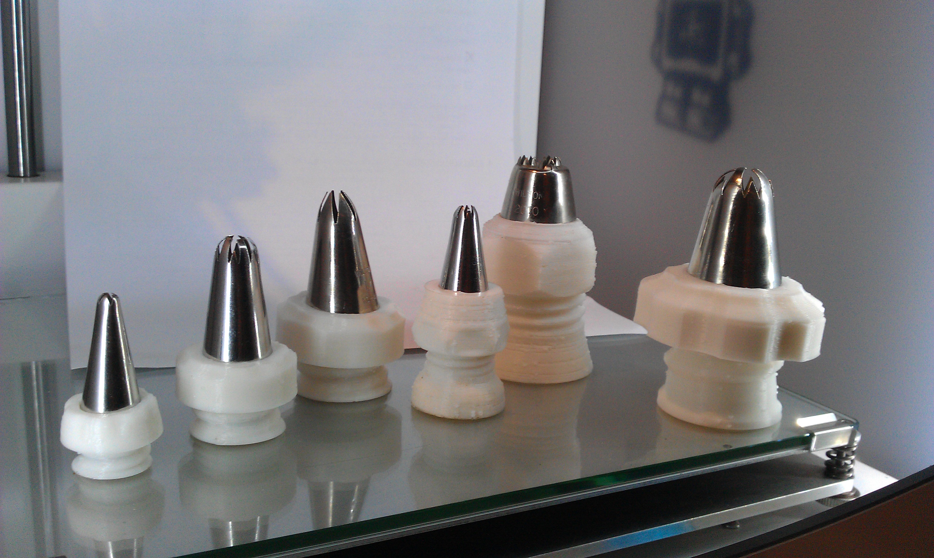 Frosting tips nut & bolt kit