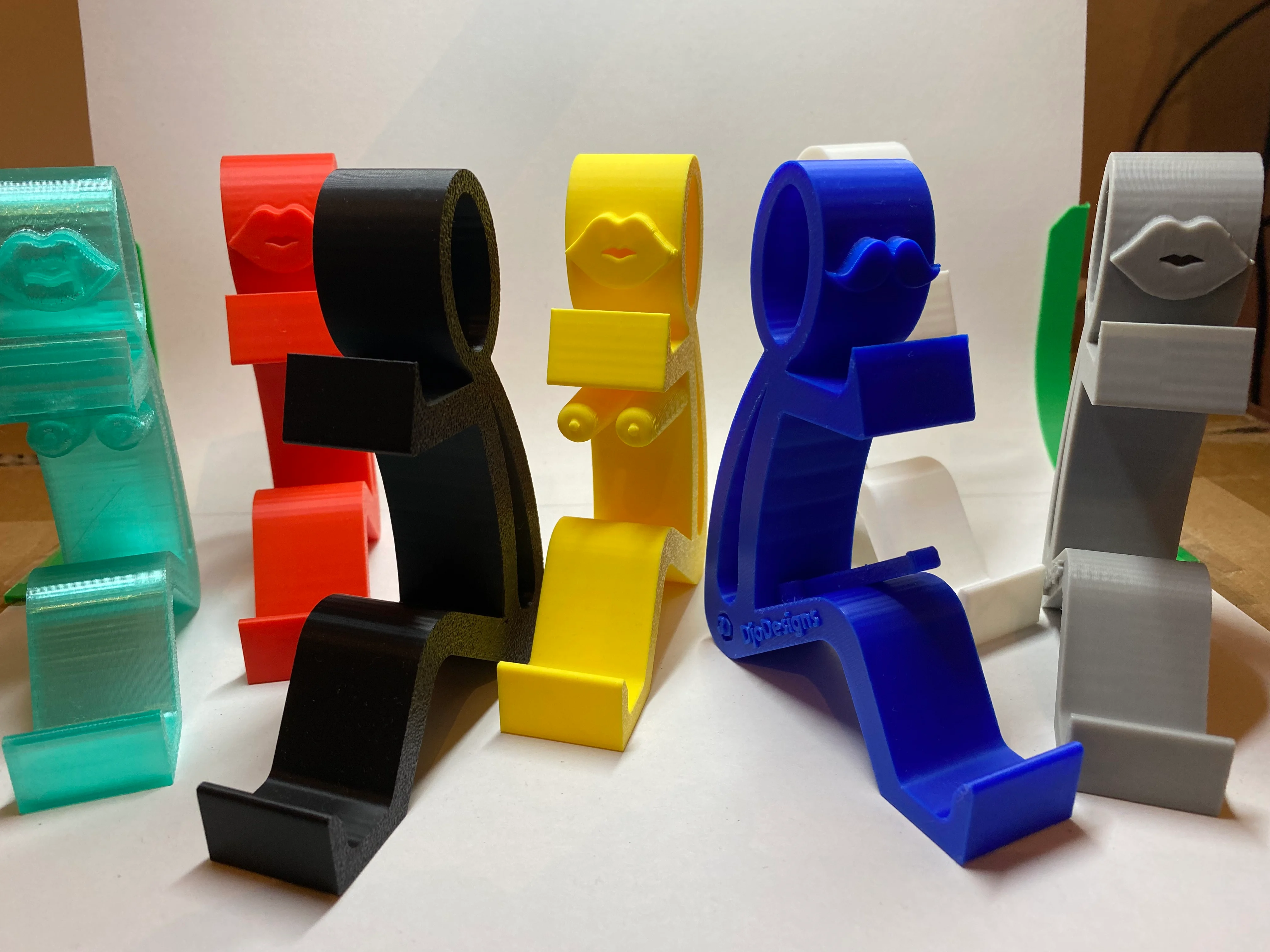 Cute Funny Smartphone Holder – Easy Print Christmas Gift Idea