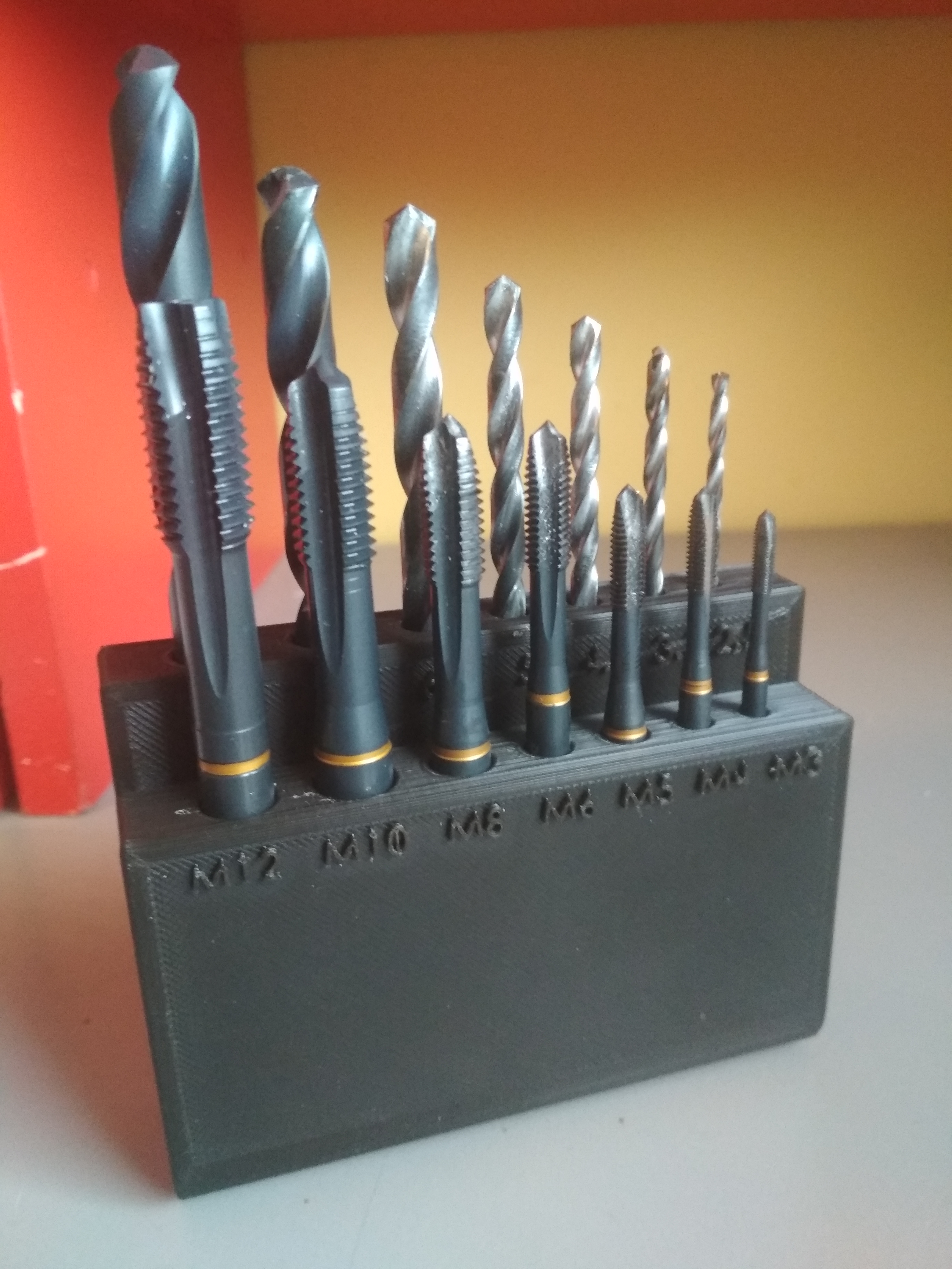 Thread and drill holder - Stojan zavitníku a vrtaku