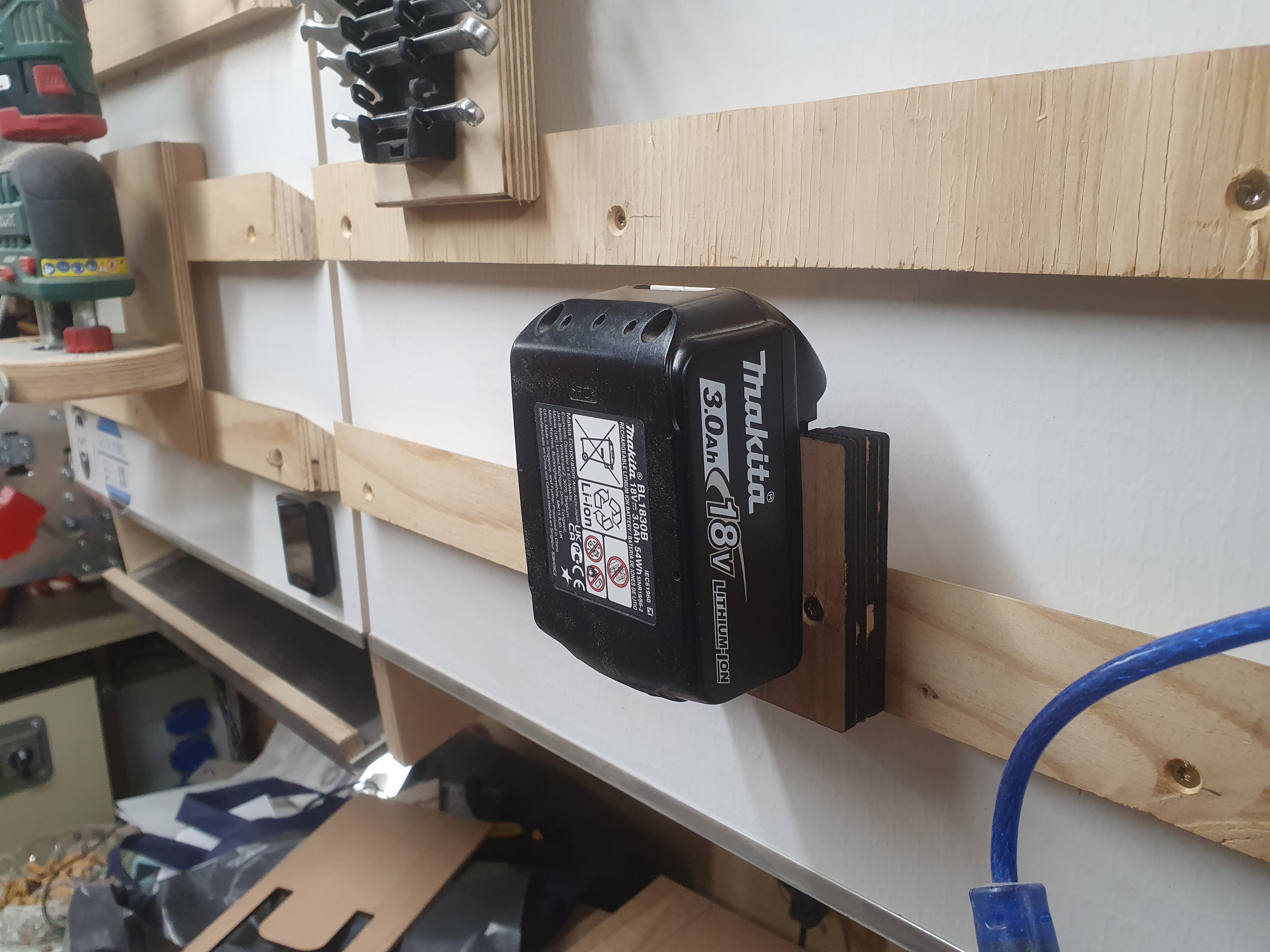 Makita Akku Wandhalter