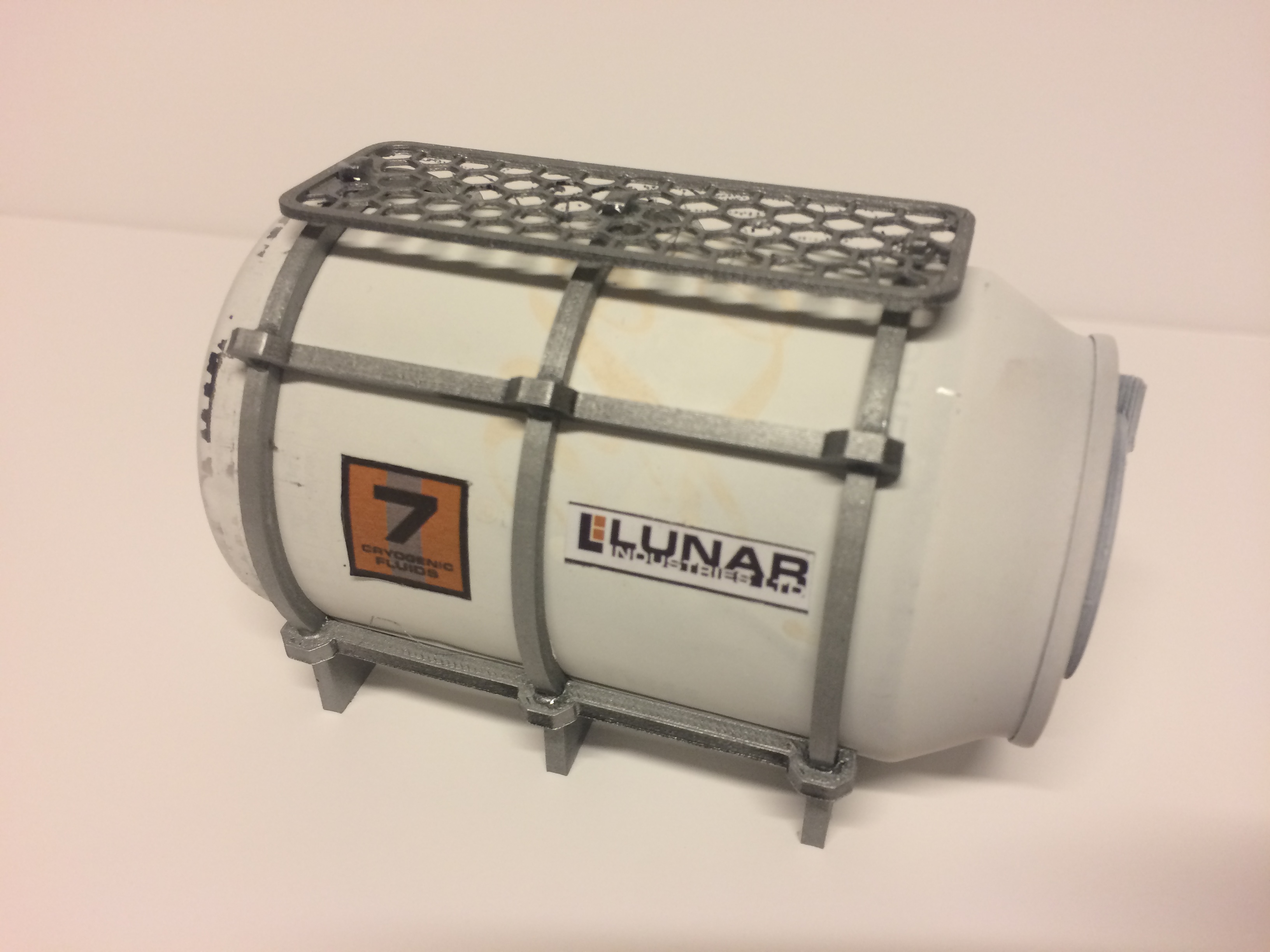 Moon base cryogenic tank