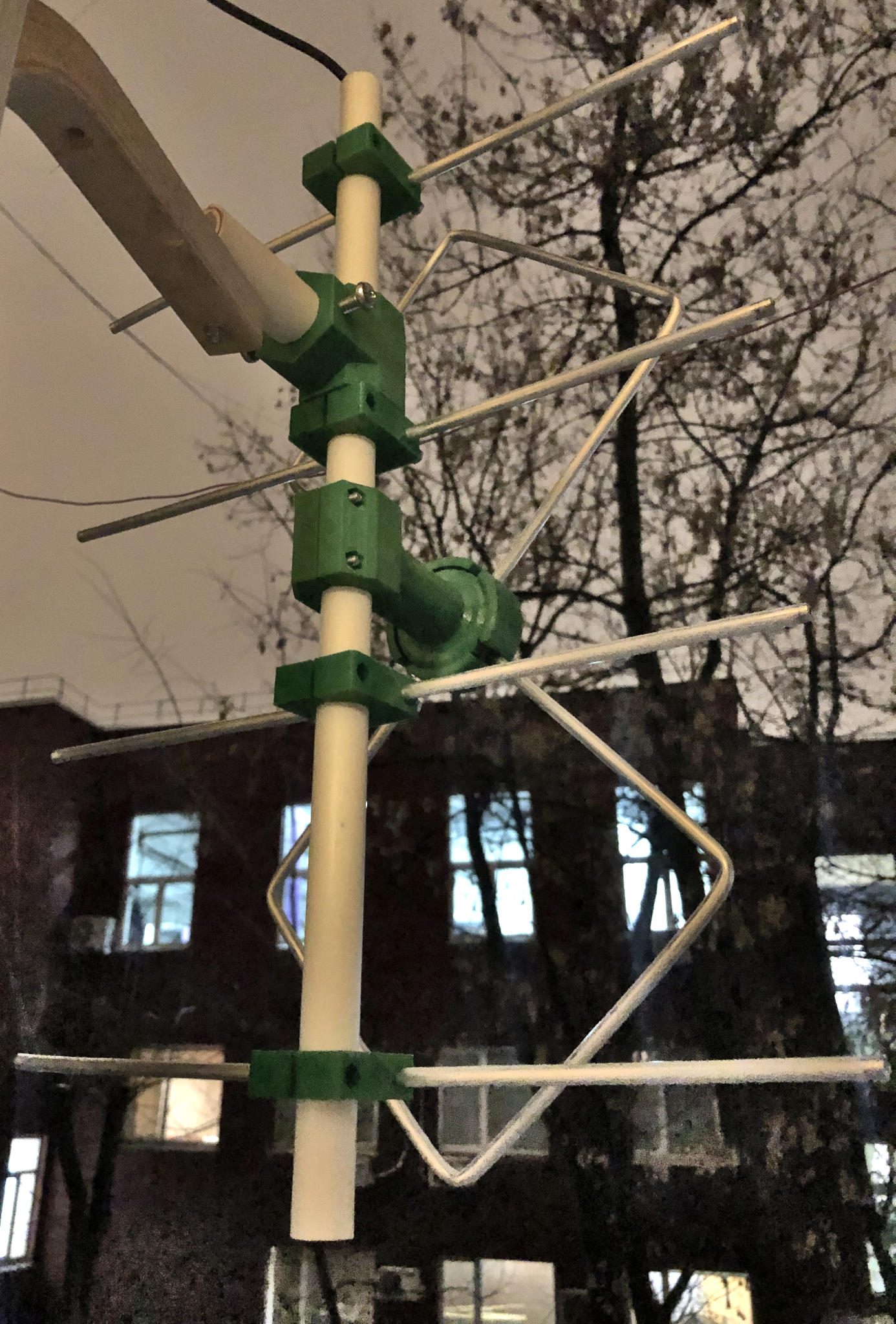 Biquad antenna of UHF band (430...446 MHz)